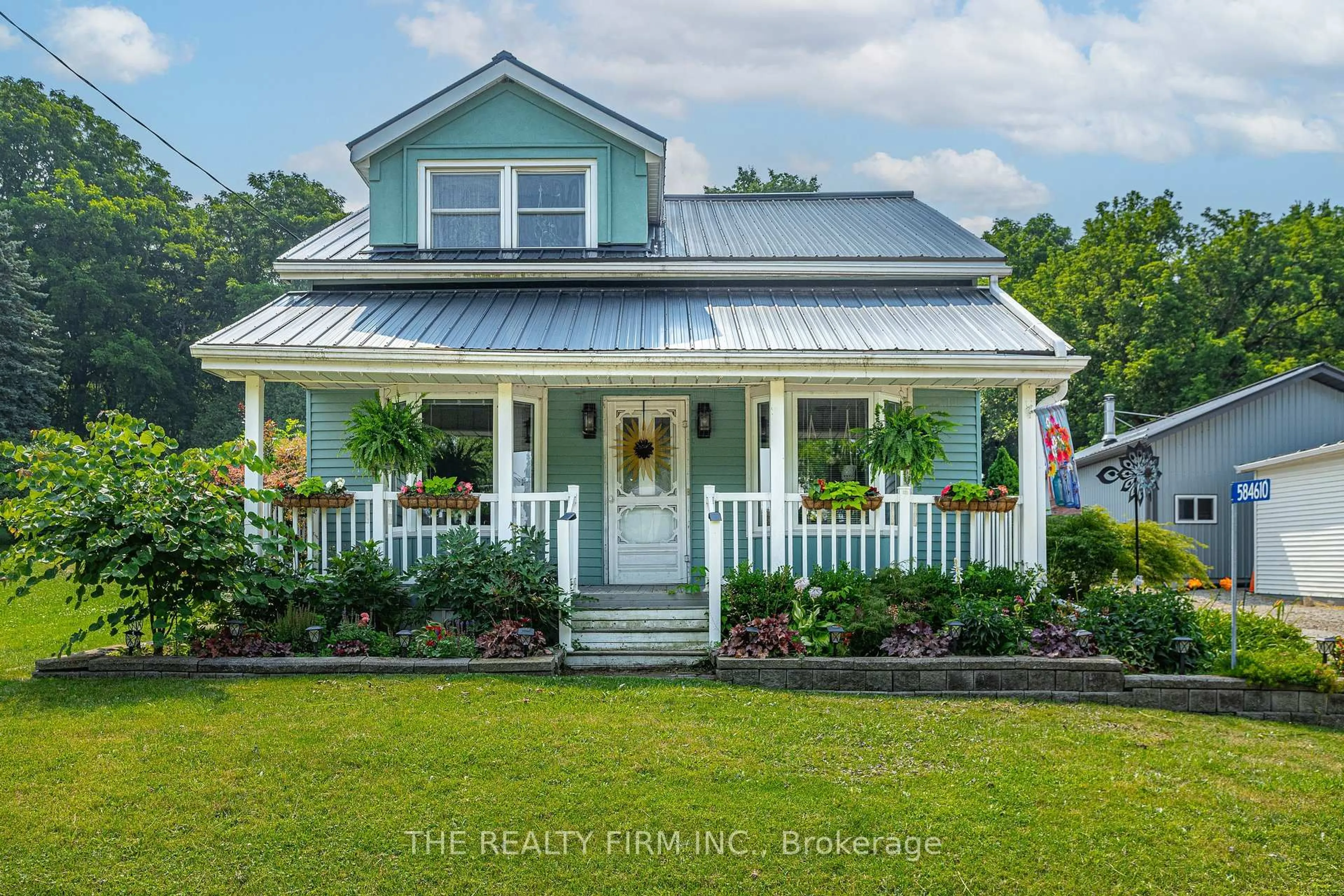 Home with vinyl exterior material, street for 584610 Beachville Rd, South-West Oxford Ontario N4S 7V6