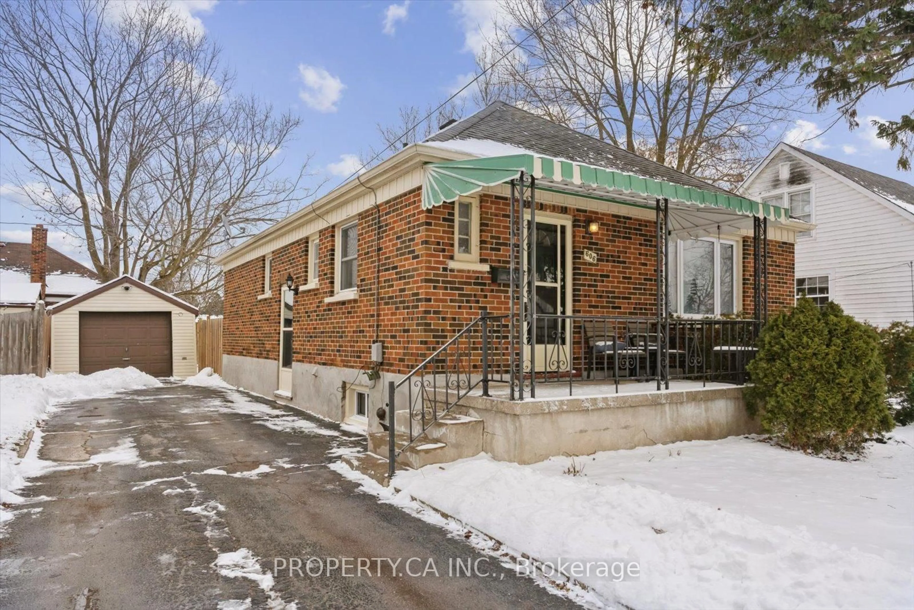 Home with brick exterior material, street for 606 St Catherine St, Peterborough Ontario K9J 4Z5
