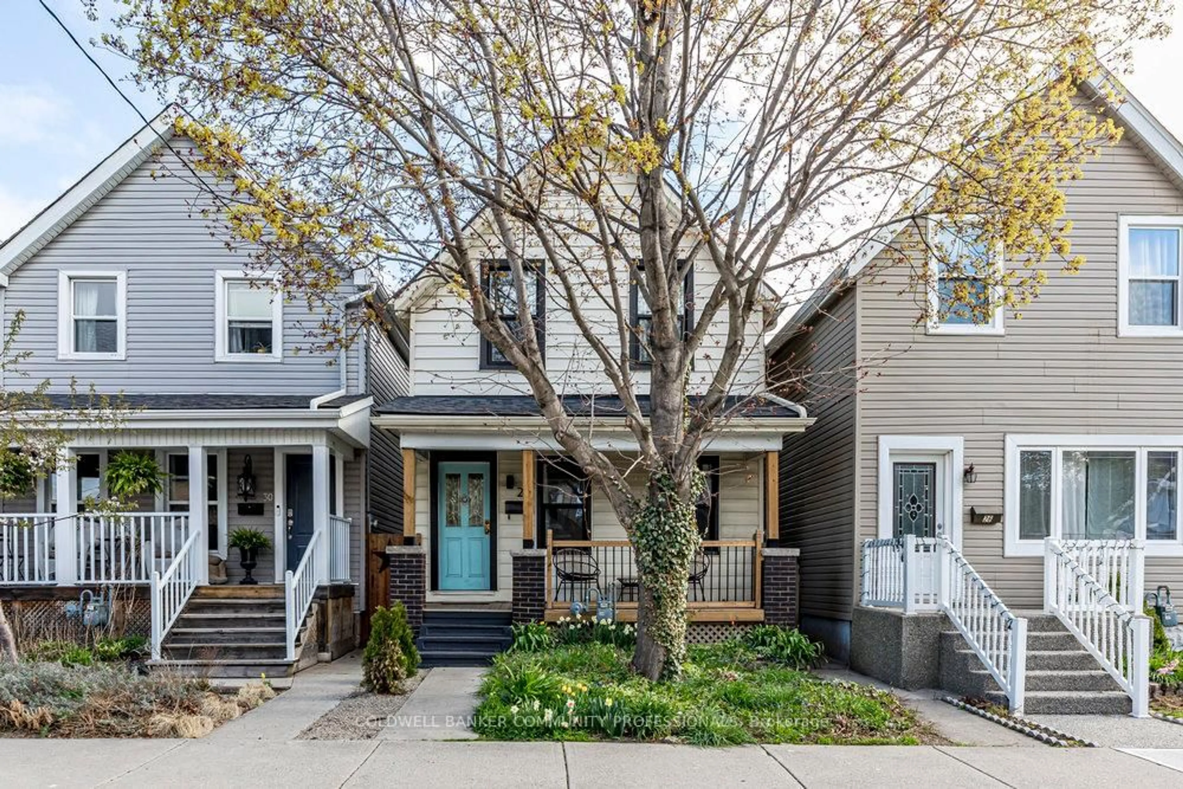 Home with vinyl exterior material, street for 28 Picton St, Hamilton Ontario L8L 1E2