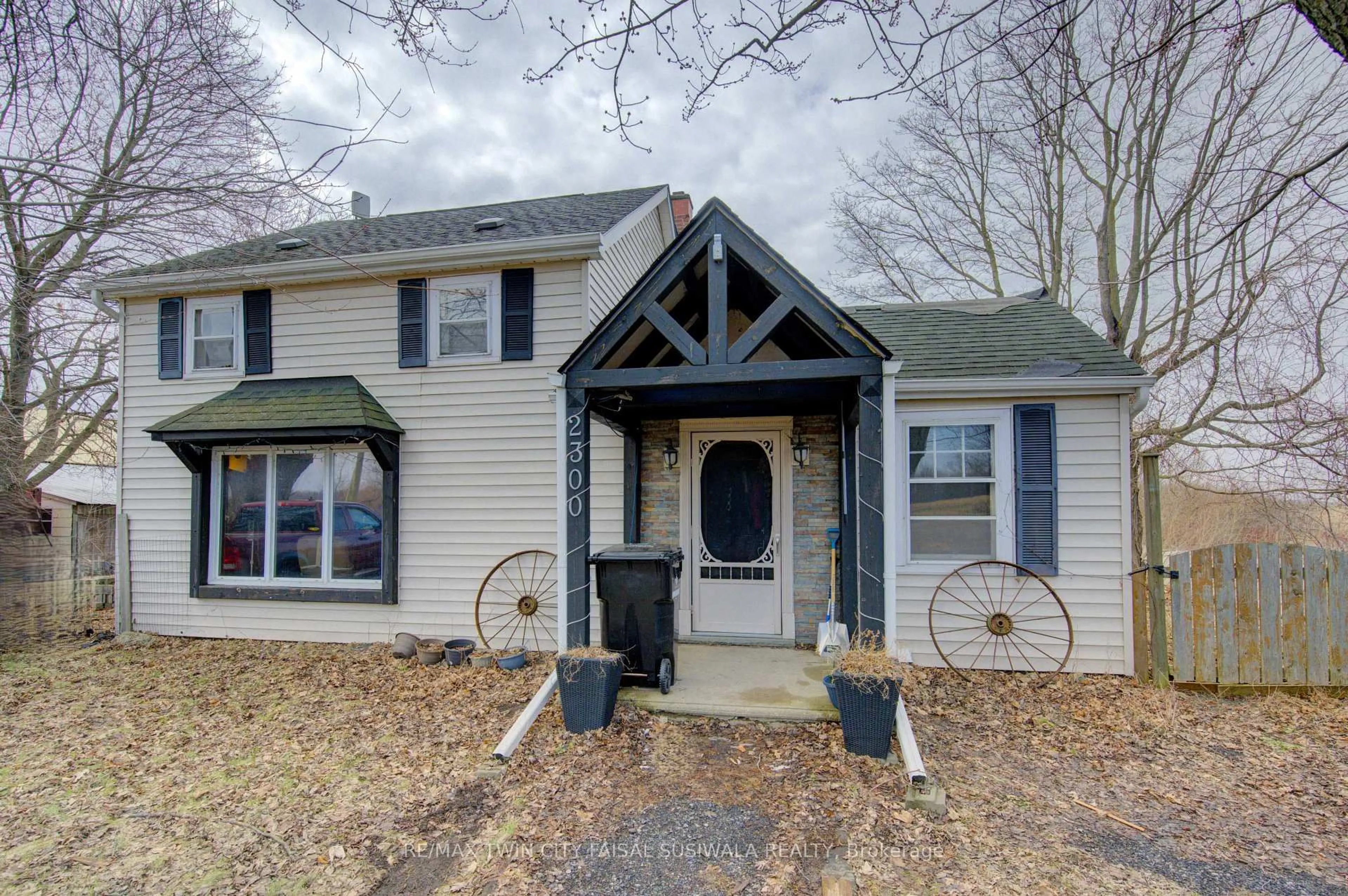 Home with vinyl exterior material, street for 2300 Speedsville Rd, Cambridge Ontario N3H 4R6