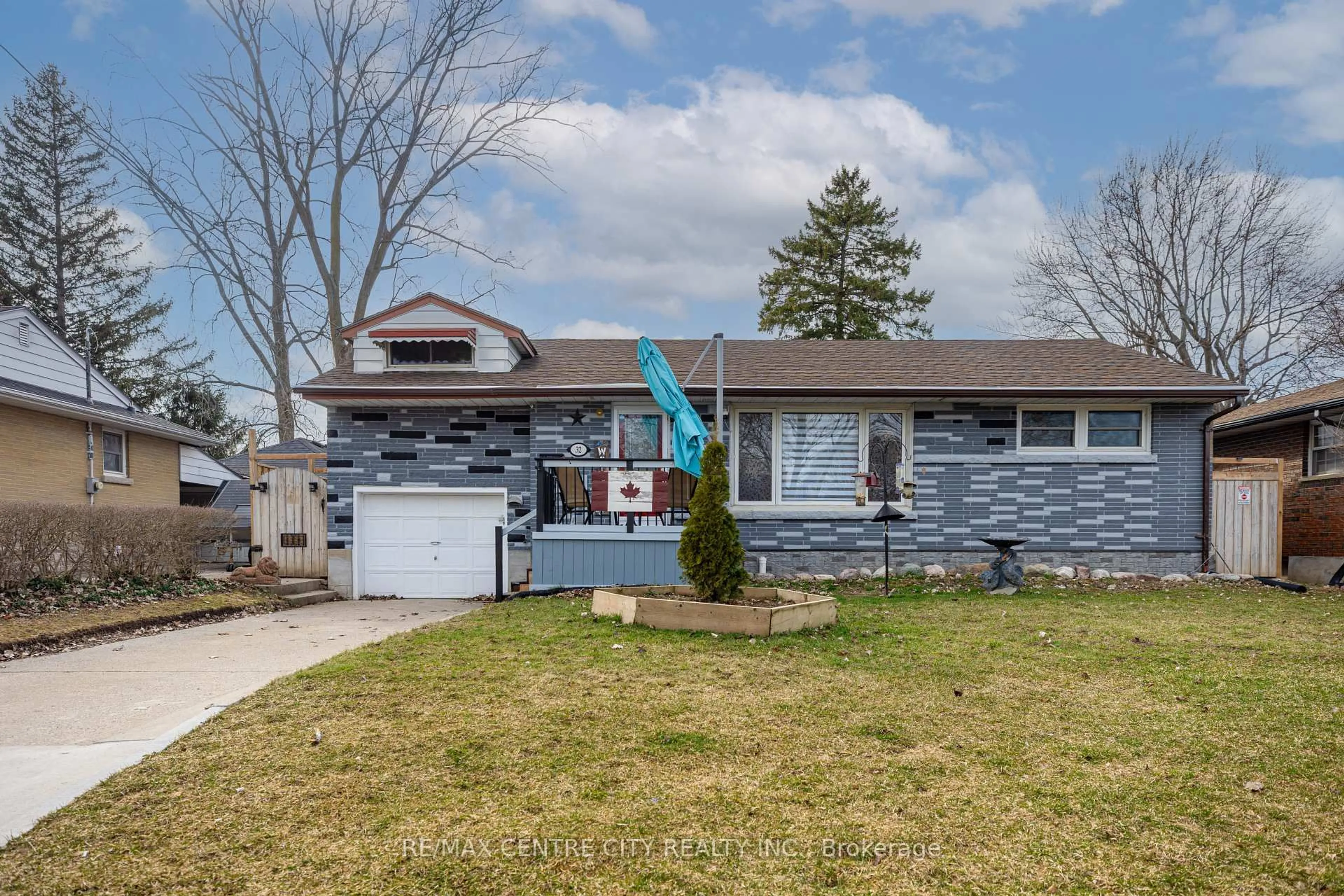 Home with brick exterior material, street for 32 Coyne St, St. Thomas Ontario N5R 4K8