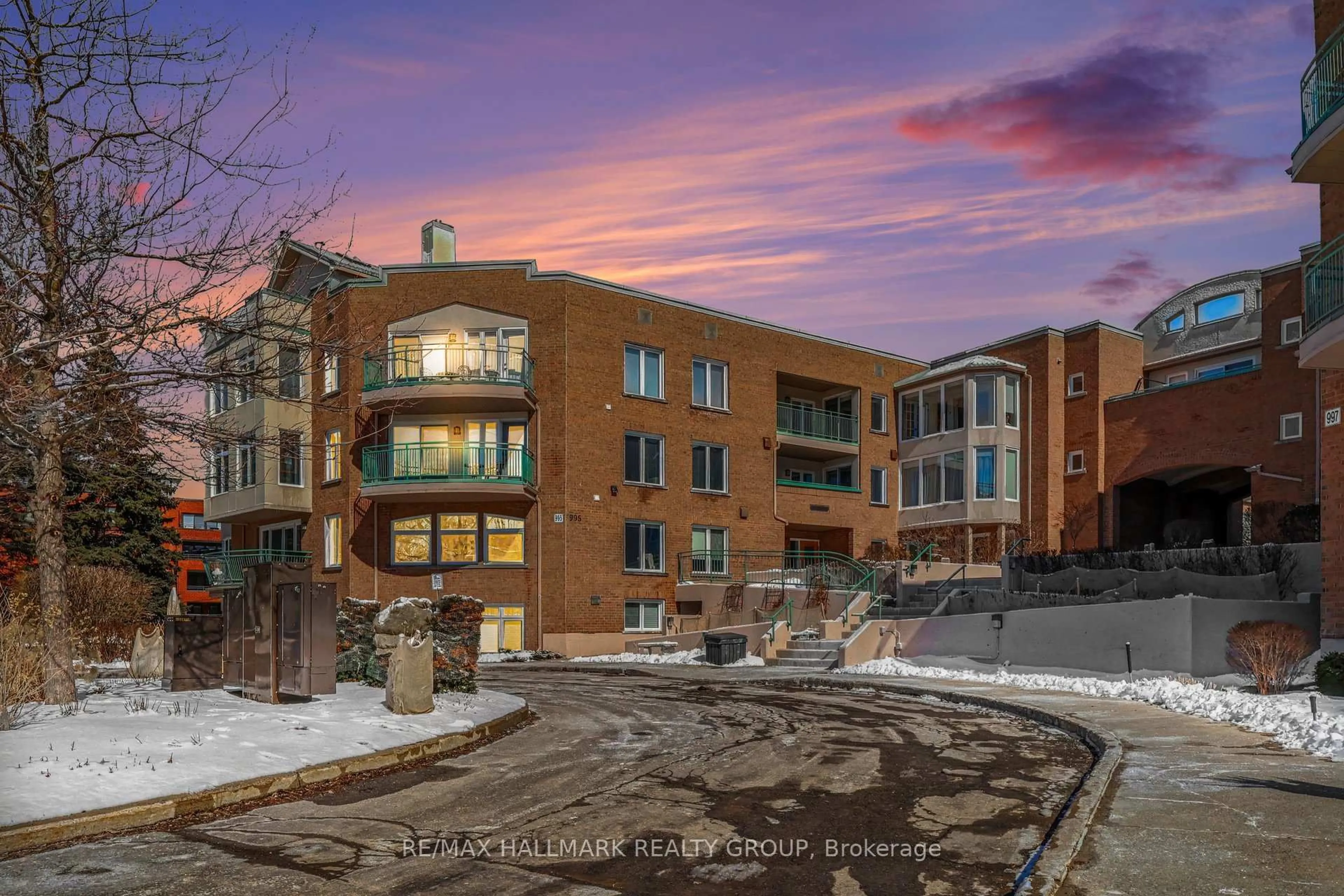 A pic from outside/outdoor area/front of a property/back of a property/a pic from drone, building for 995 North River Rd #301B, Ottawa Ontario K1K 3V5