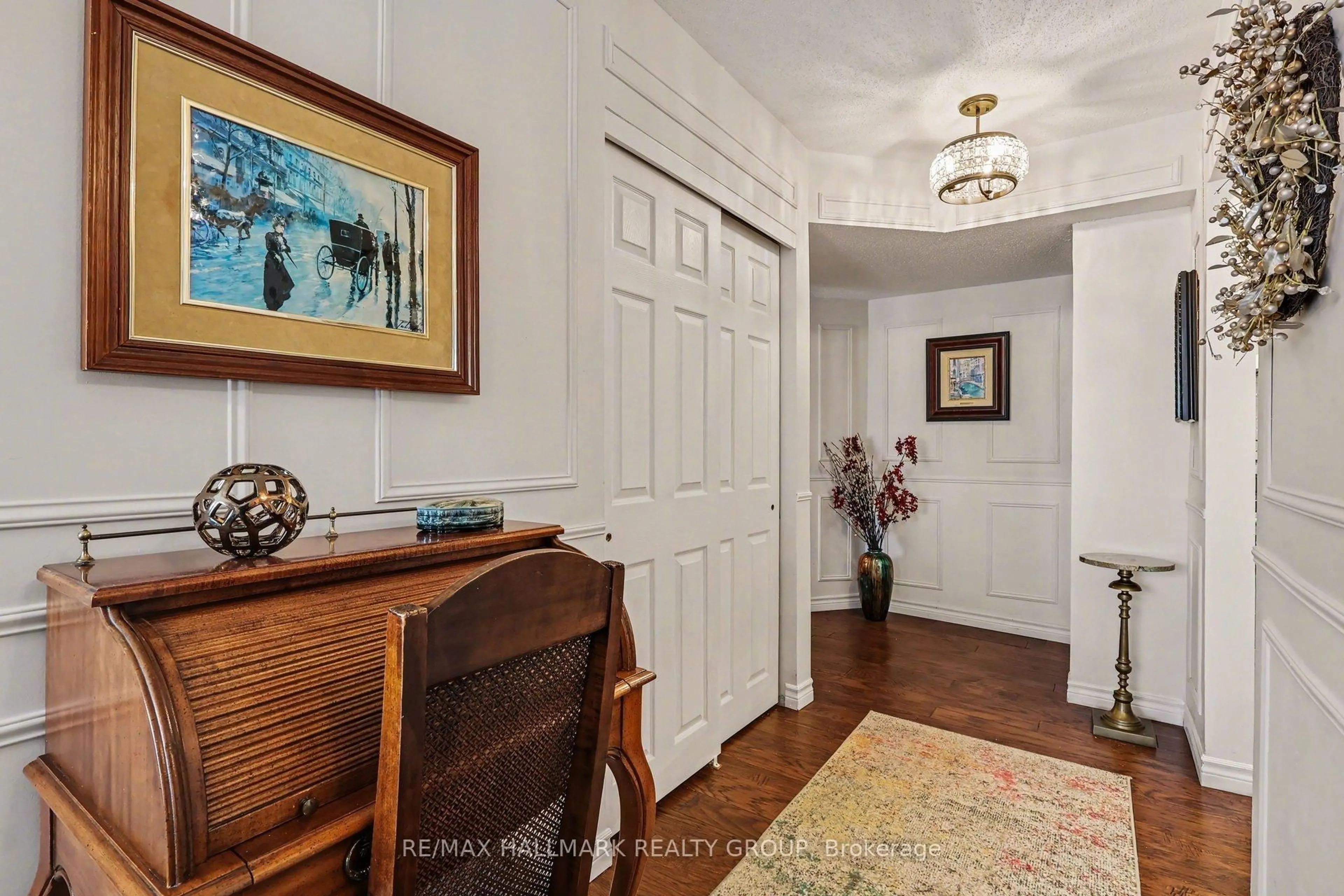 Indoor entryway for 995 North River Rd #301B, Ottawa Ontario K1K 3V5