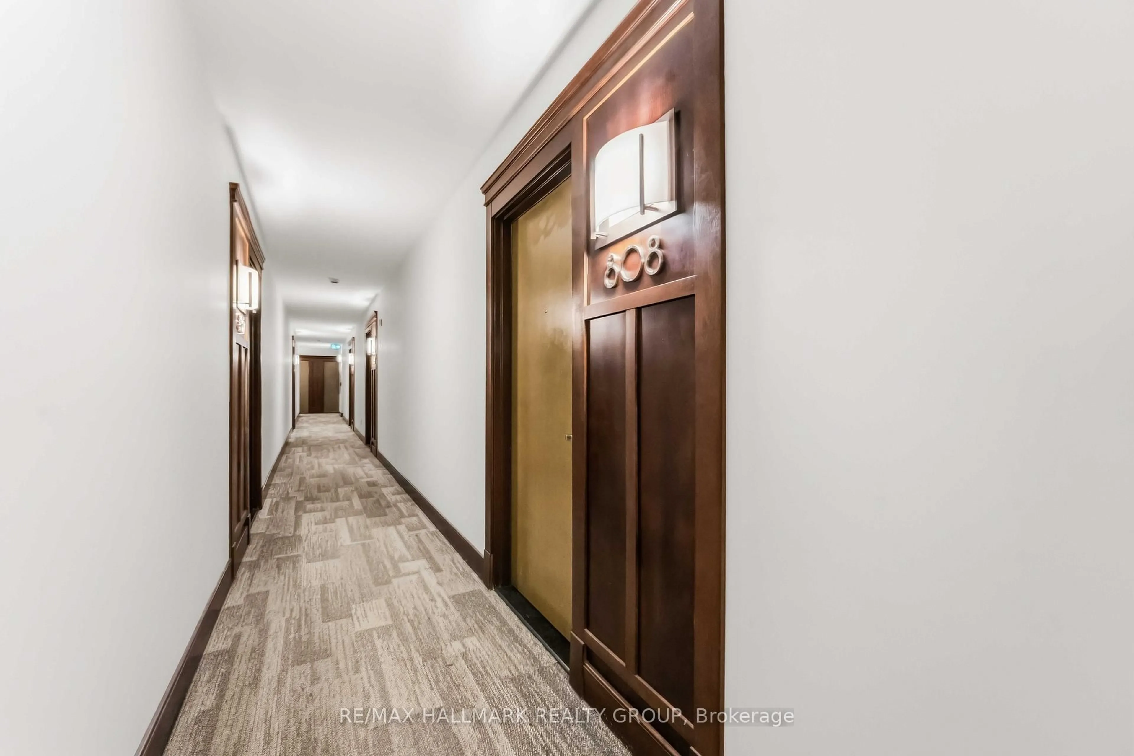 Indoor foyer for 200 Besserer St #808, Ottawa Ontario K1N 0A7