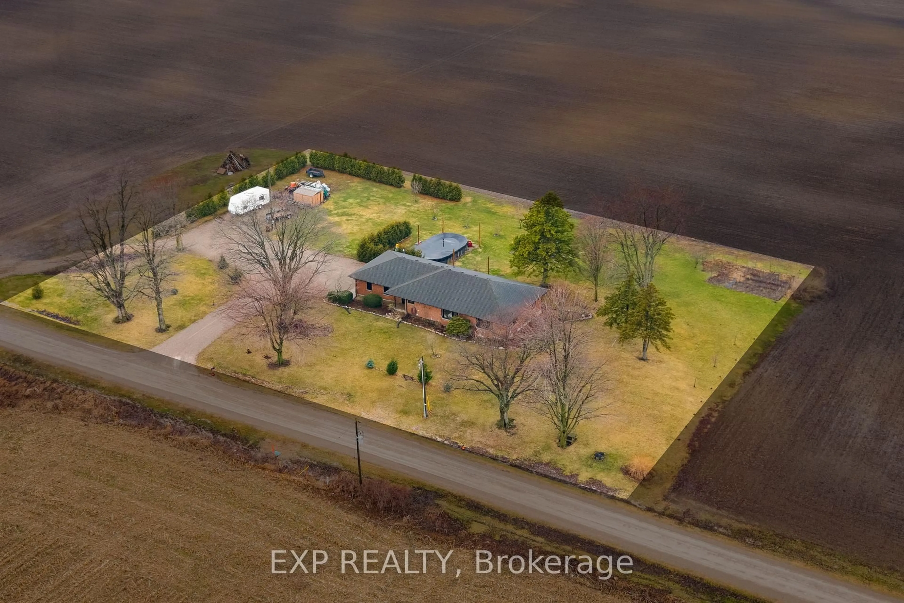 A pic from outside/outdoor area/front of a property/back of a property/a pic from drone, water/lake/river/ocean view for 5864 Inadale Dr, Adelaide Metcalfe Ontario N7G 3H4