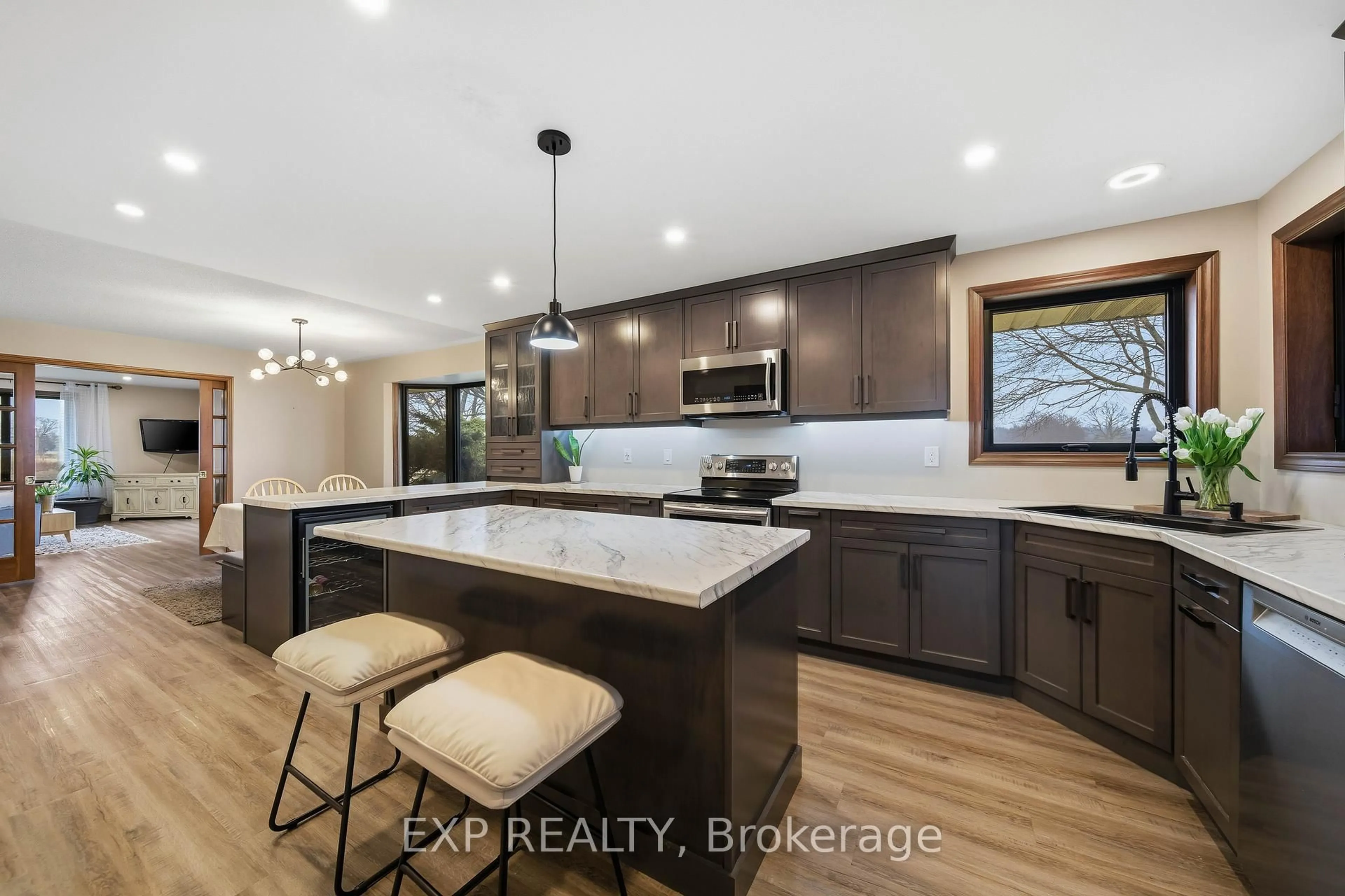 Open concept kitchen, ceramic/tile floor for 5864 Inadale Dr, Adelaide Metcalfe Ontario N7G 3H4