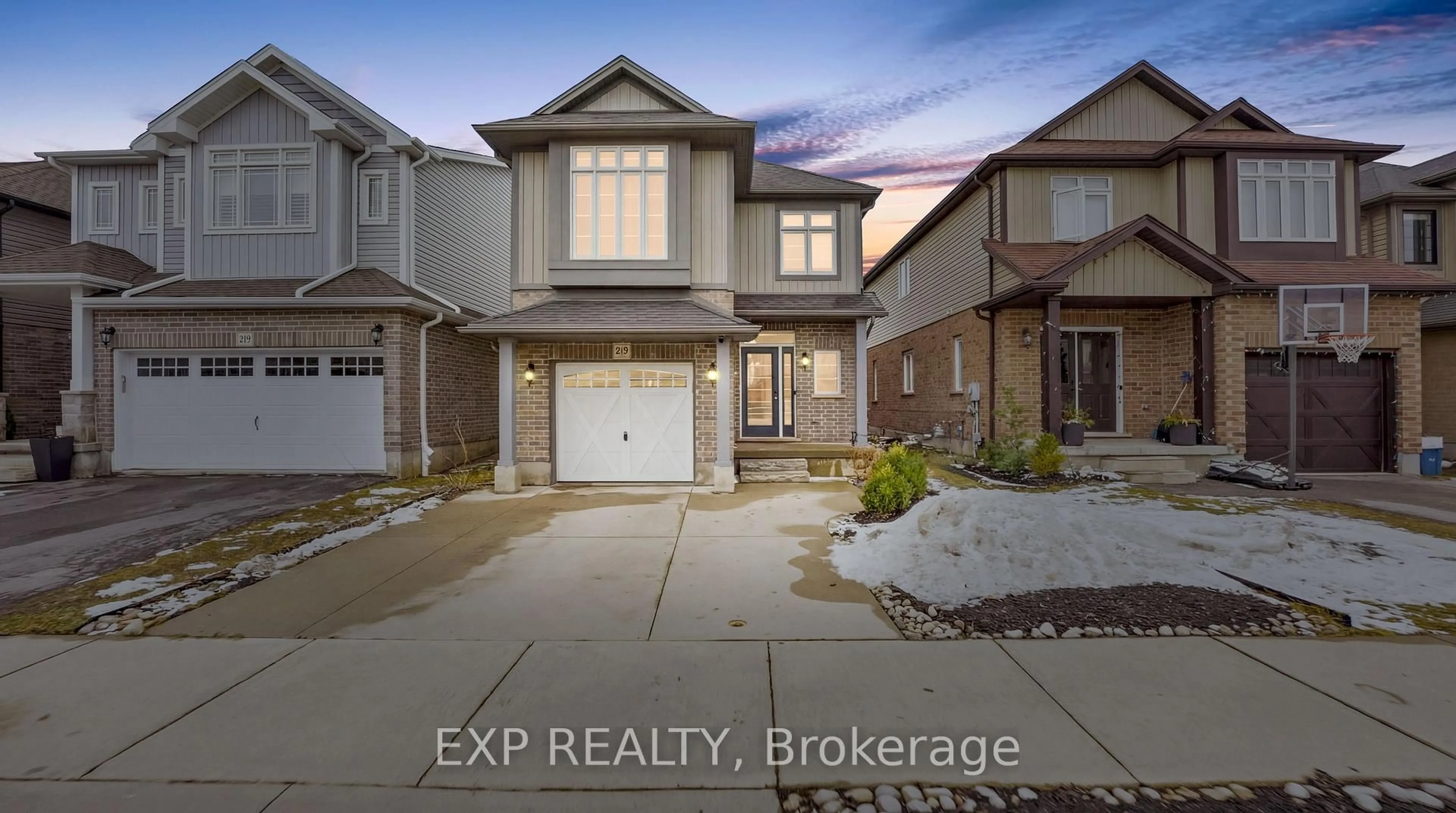 A pic from outside/outdoor area/front of a property/back of a property/a pic from drone, street for 219 Moorlands Cres, Kitchener Ontario N2P 0C3