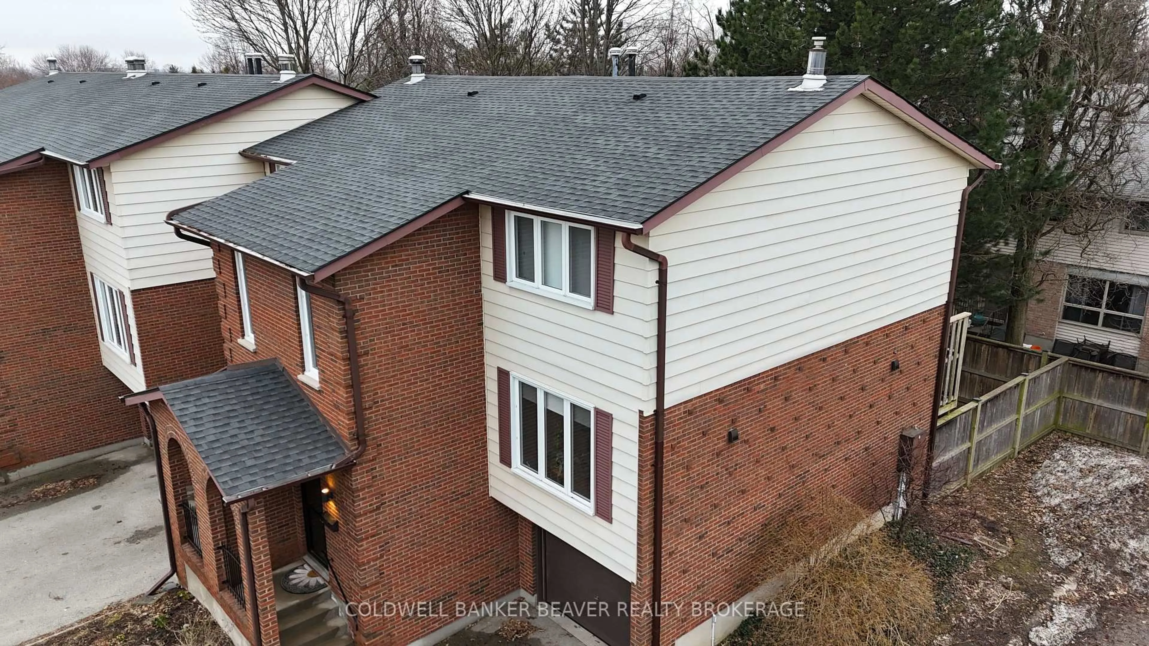 A pic from outside/outdoor area/front of a property/back of a property/a pic from drone, building for 295 Wilkins St #47, London South Ontario N6C 5C1