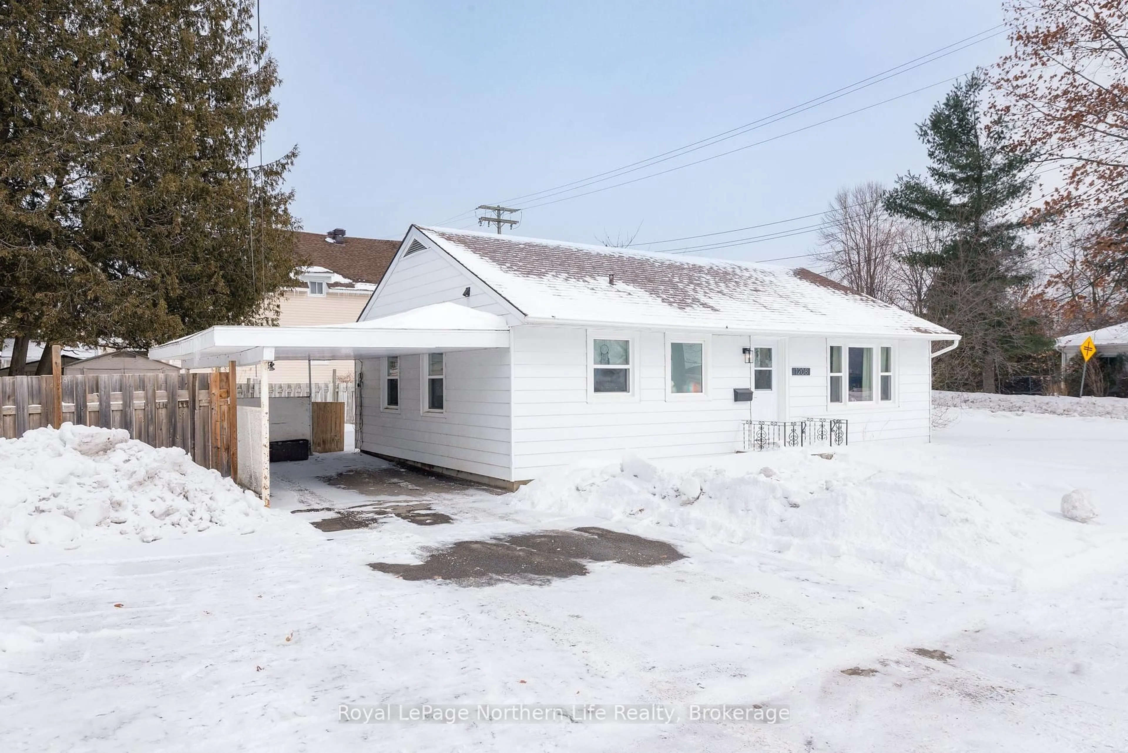 A pic from outside/outdoor area/front of a property/back of a property/a pic from drone, street for 1208 Gorman St, North Bay Ontario P1B 2Y1