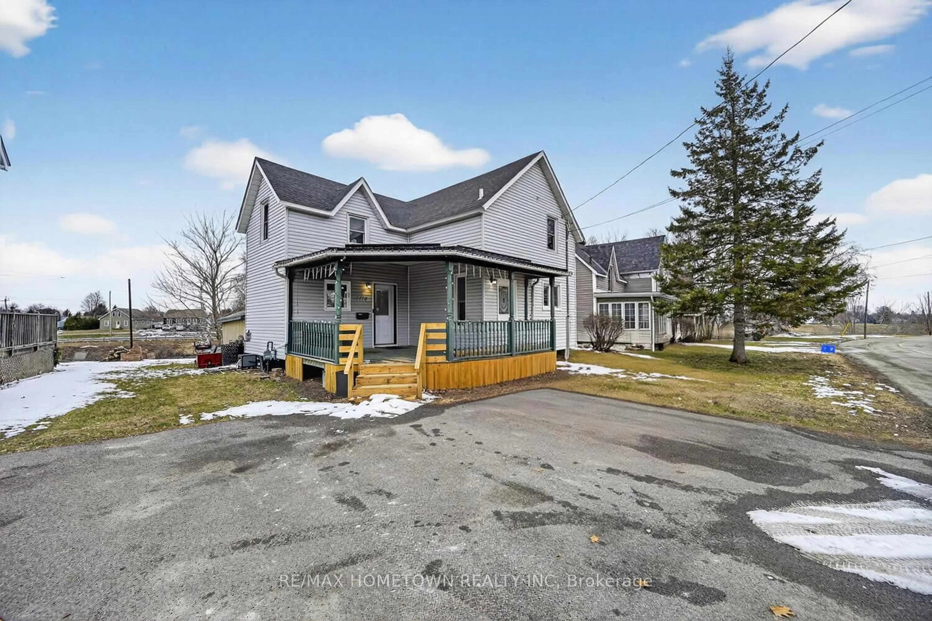 A pic from outside/outdoor area/front of a property/back of a property/a pic from drone, street for 2178 Dundas St, Edwardsburgh/Cardinal Ontario K0E 1E0