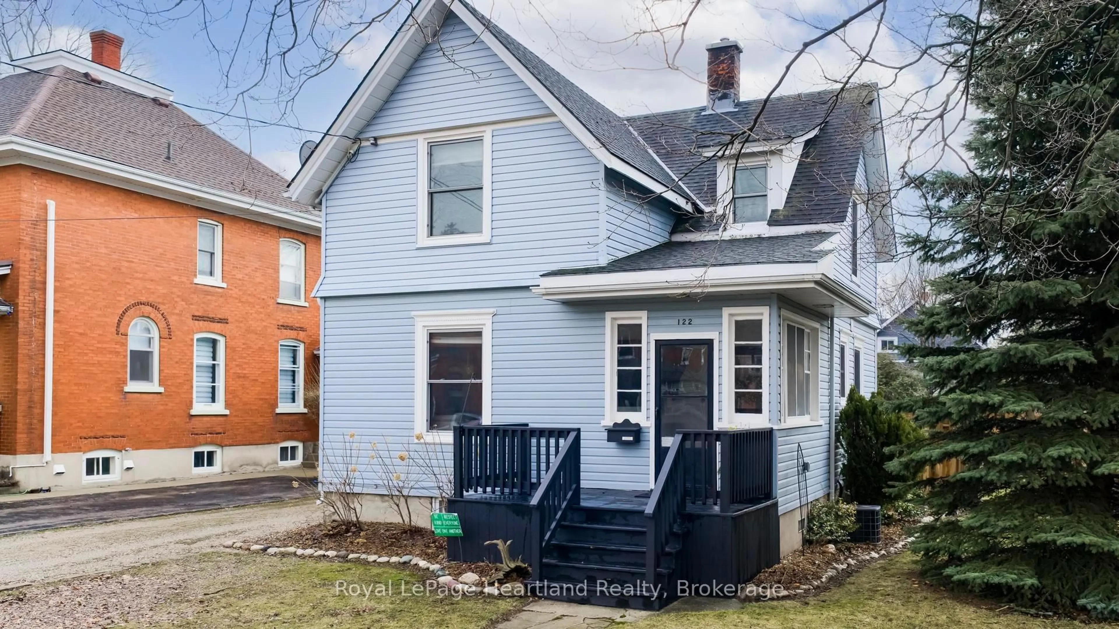 Home with vinyl exterior material, street for 122 Nelson St, Goderich Ontario N7A 1R9