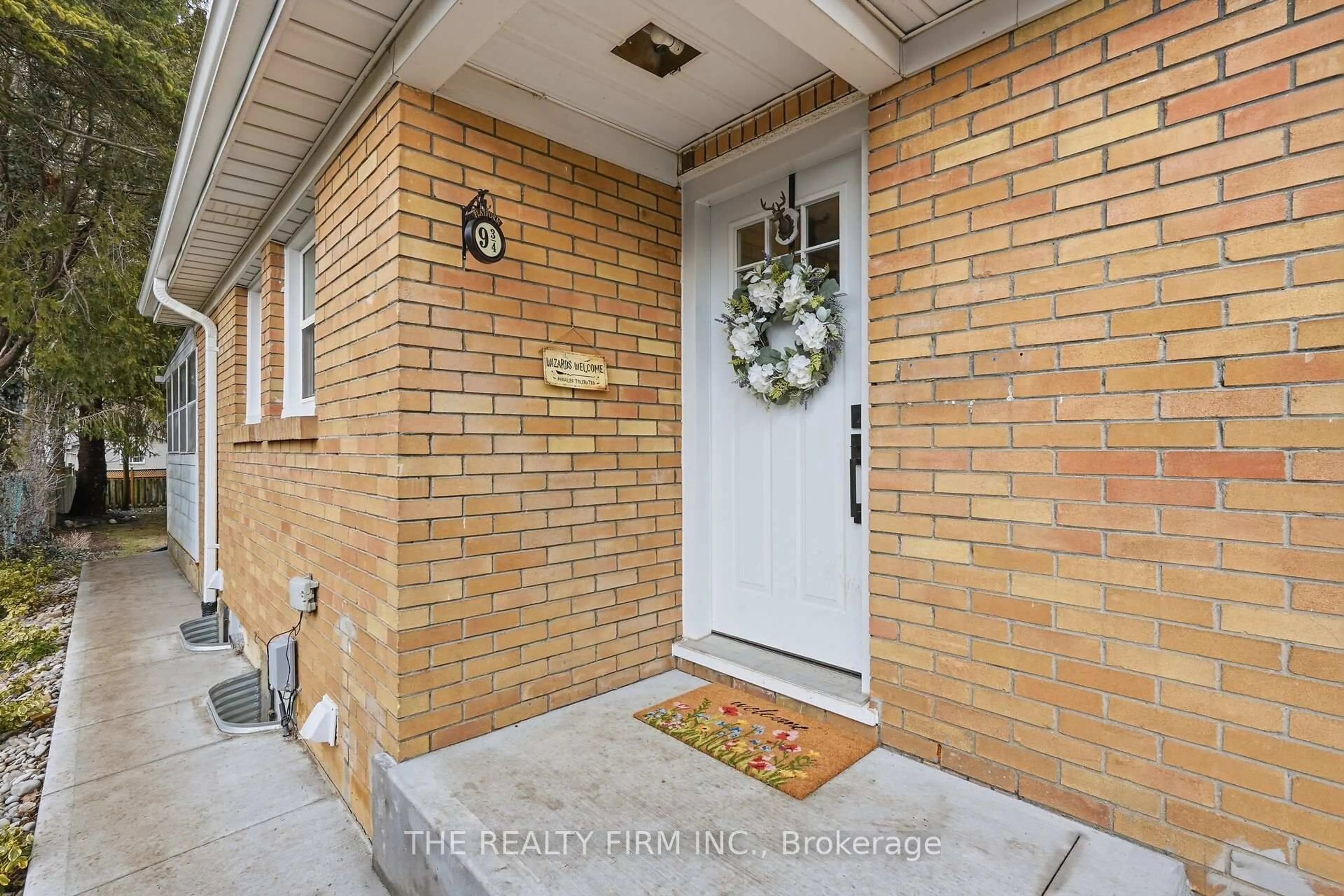 Indoor entryway for 424 Hickson Ave, London South Ontario N6C 2L5