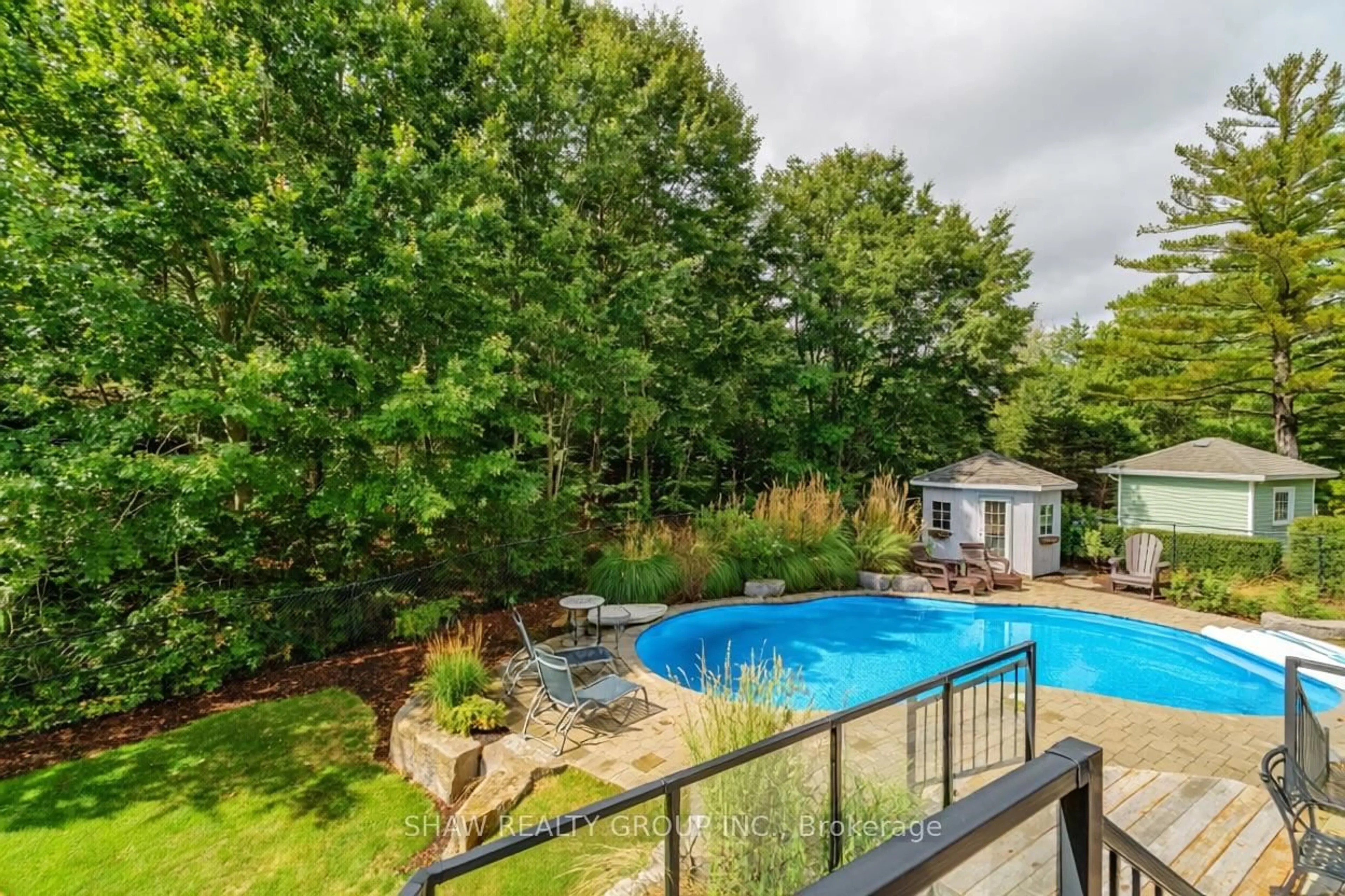 Pool for 24 Cottonwood Cres, Cambridge Ontario N1T 2A7