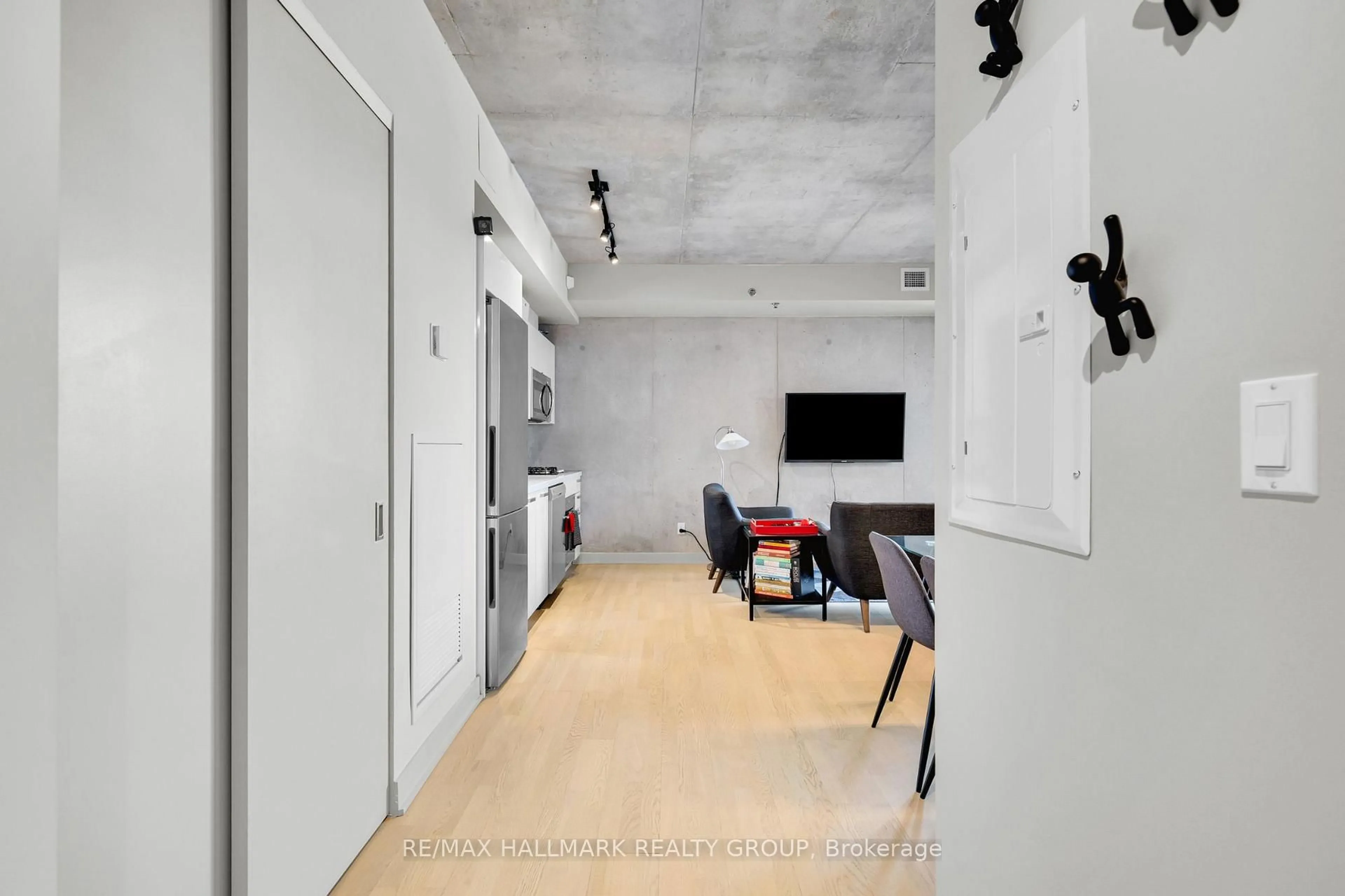 A pic of a room for 203 Catherine St #601, Ottawa Ontario K2P 1J5