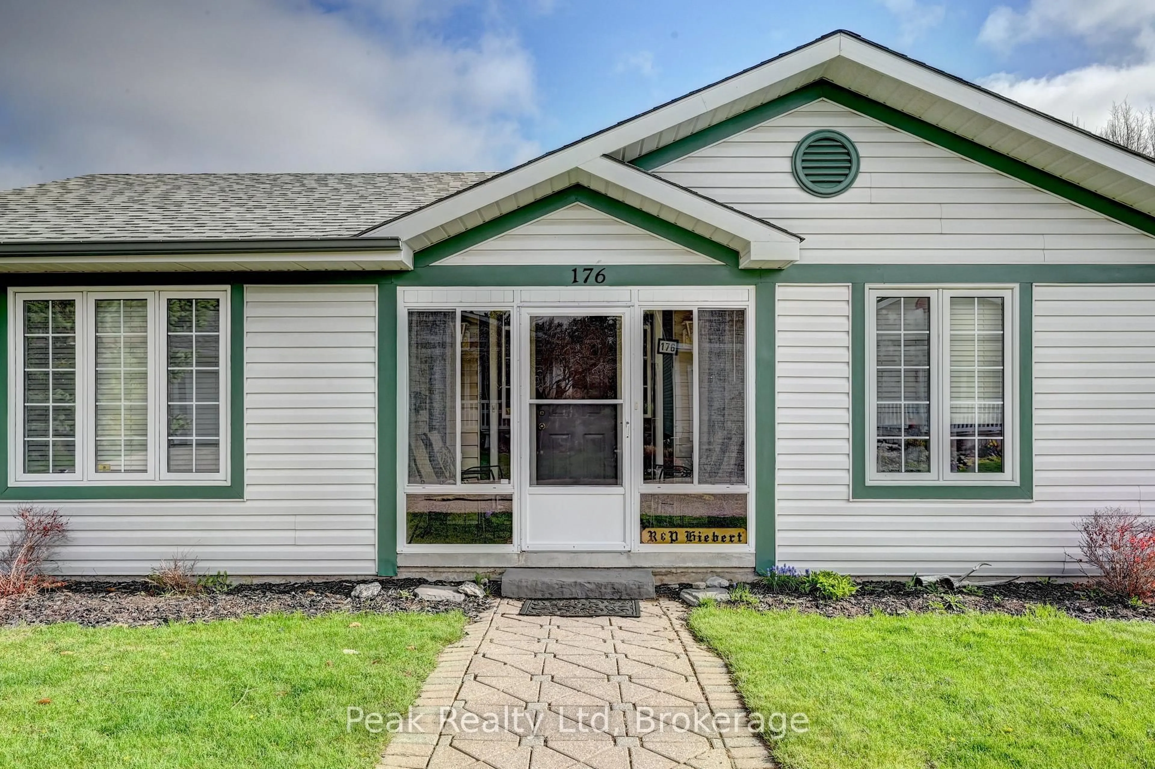 Home with vinyl exterior material, street for 176 Wesley Cres, Waterloo Ontario N2J 4G8