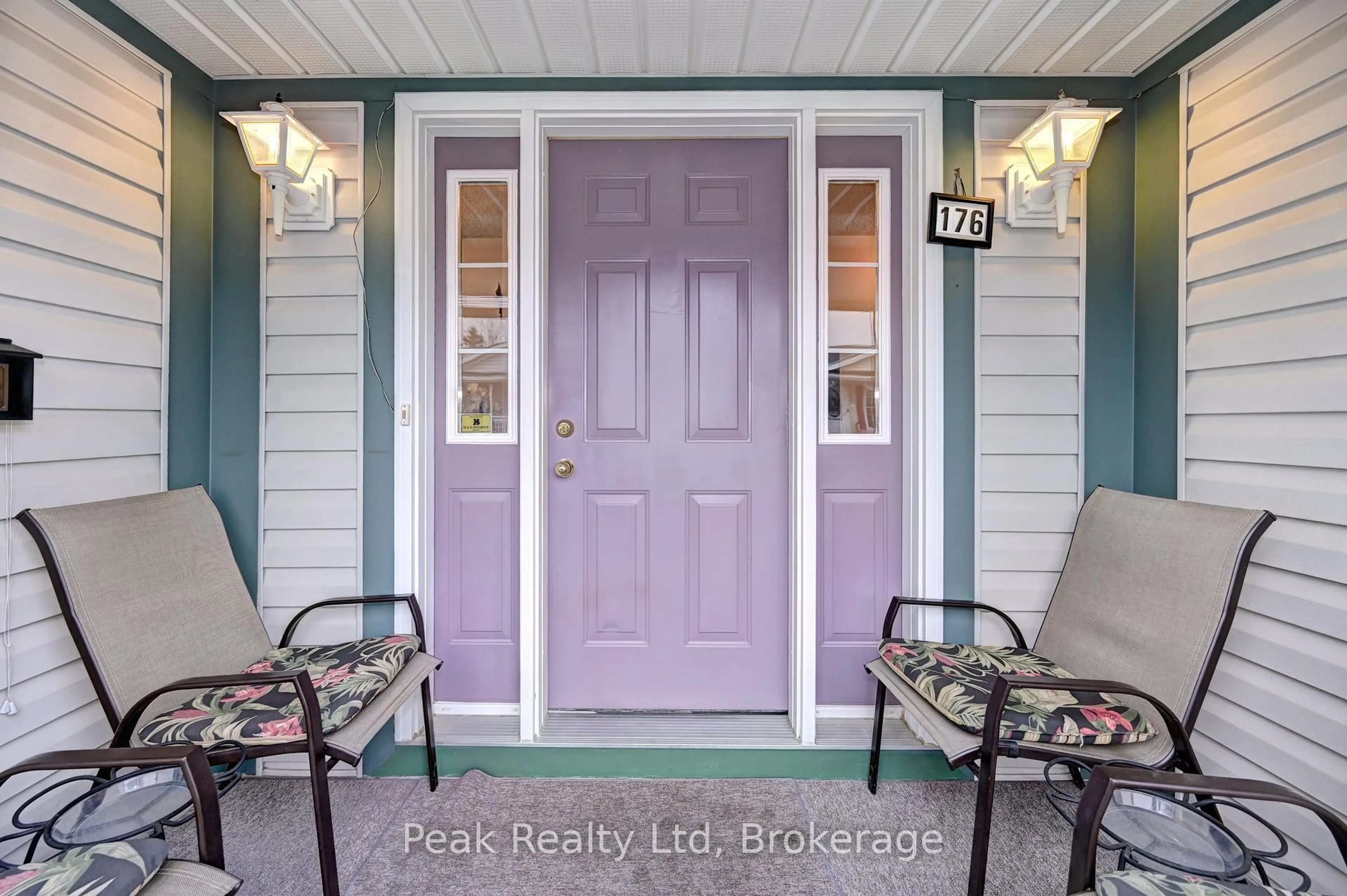 Indoor entryway for 176 Wesley Cres, Waterloo Ontario N2J 4G8