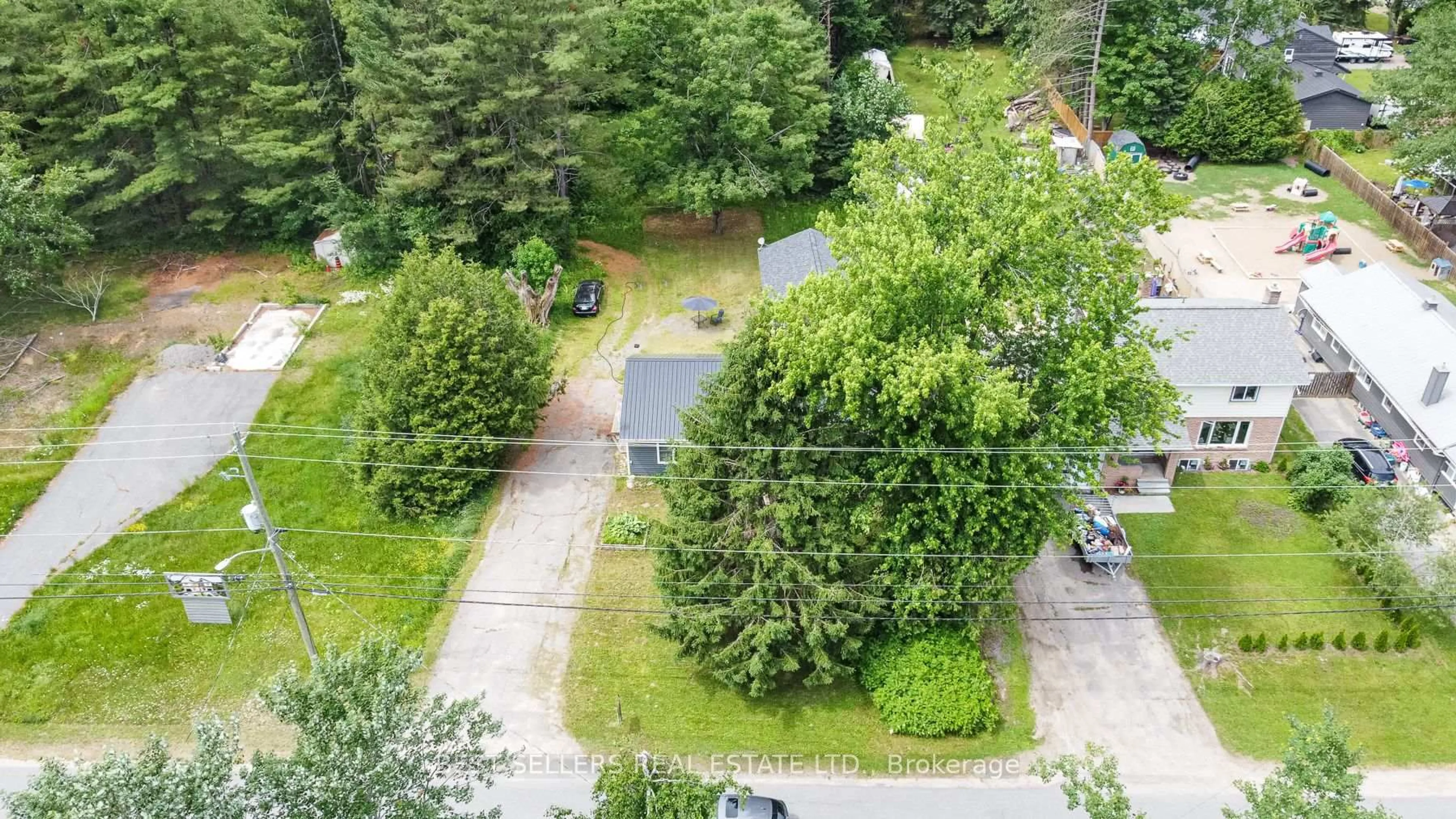 A pic from outside/outdoor area/front of a property/back of a property/a pic from drone, forest/trees view for 253 Maple St, Bracebridge Ontario P1L 1K3