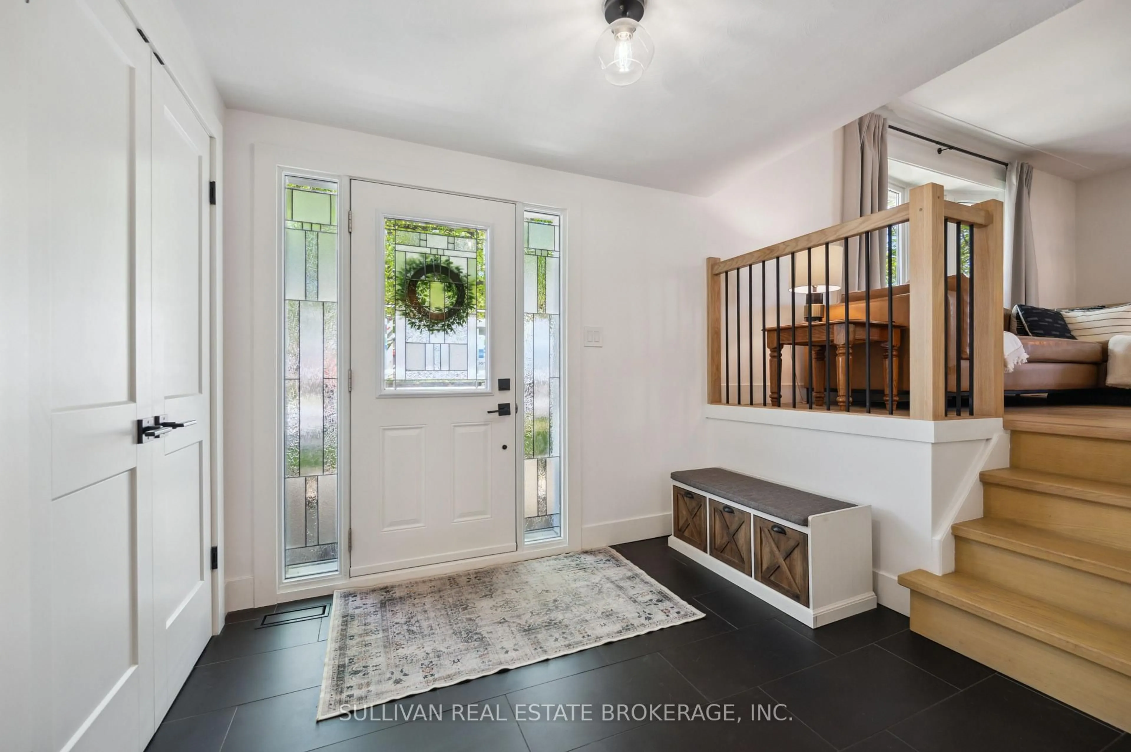 Indoor entryway for 185 Carter Ave, Waterloo Ontario N2J 3K5