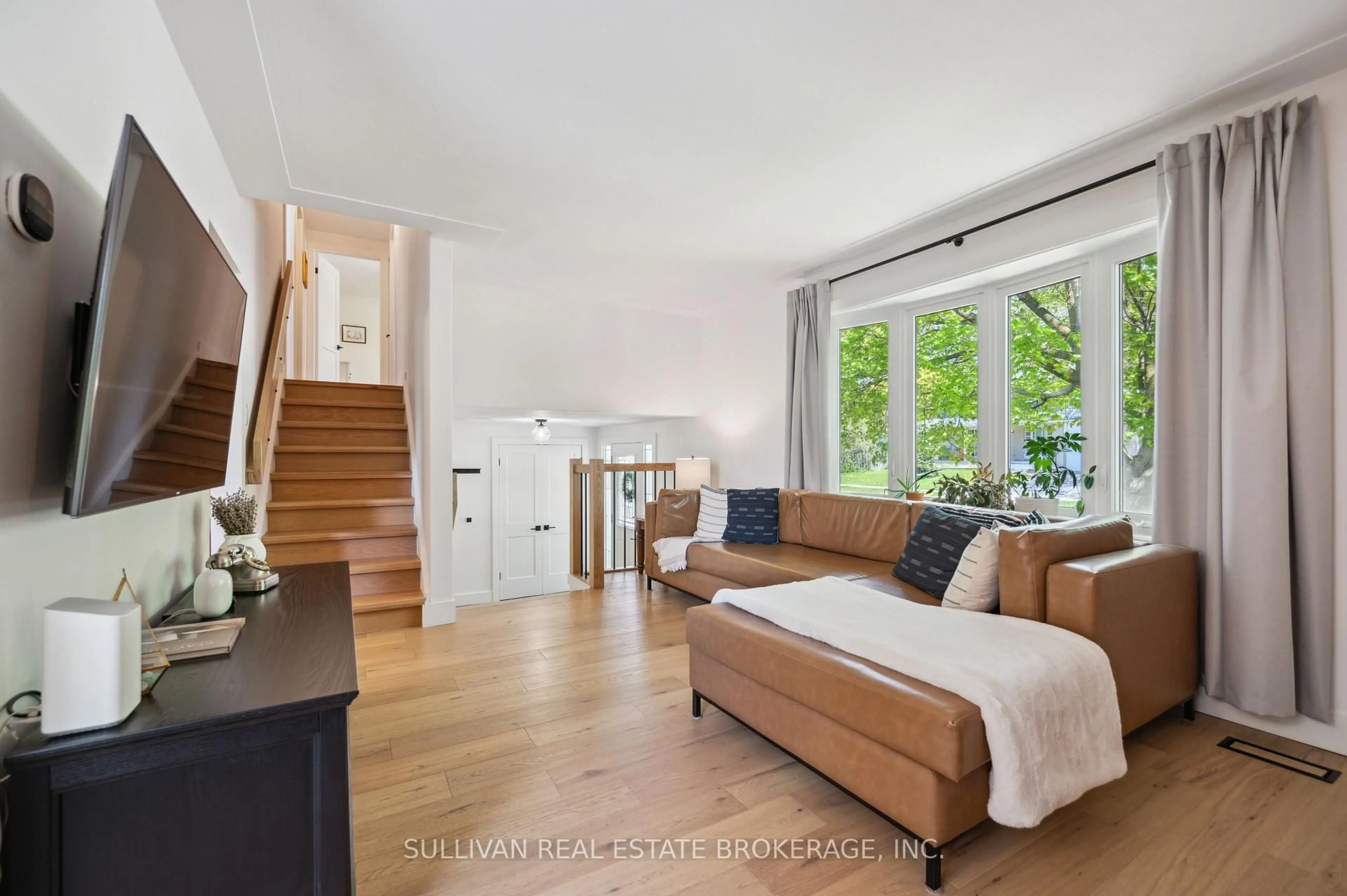 Living room with furniture, unknown for 185 Carter Ave, Waterloo Ontario N2J 3K5