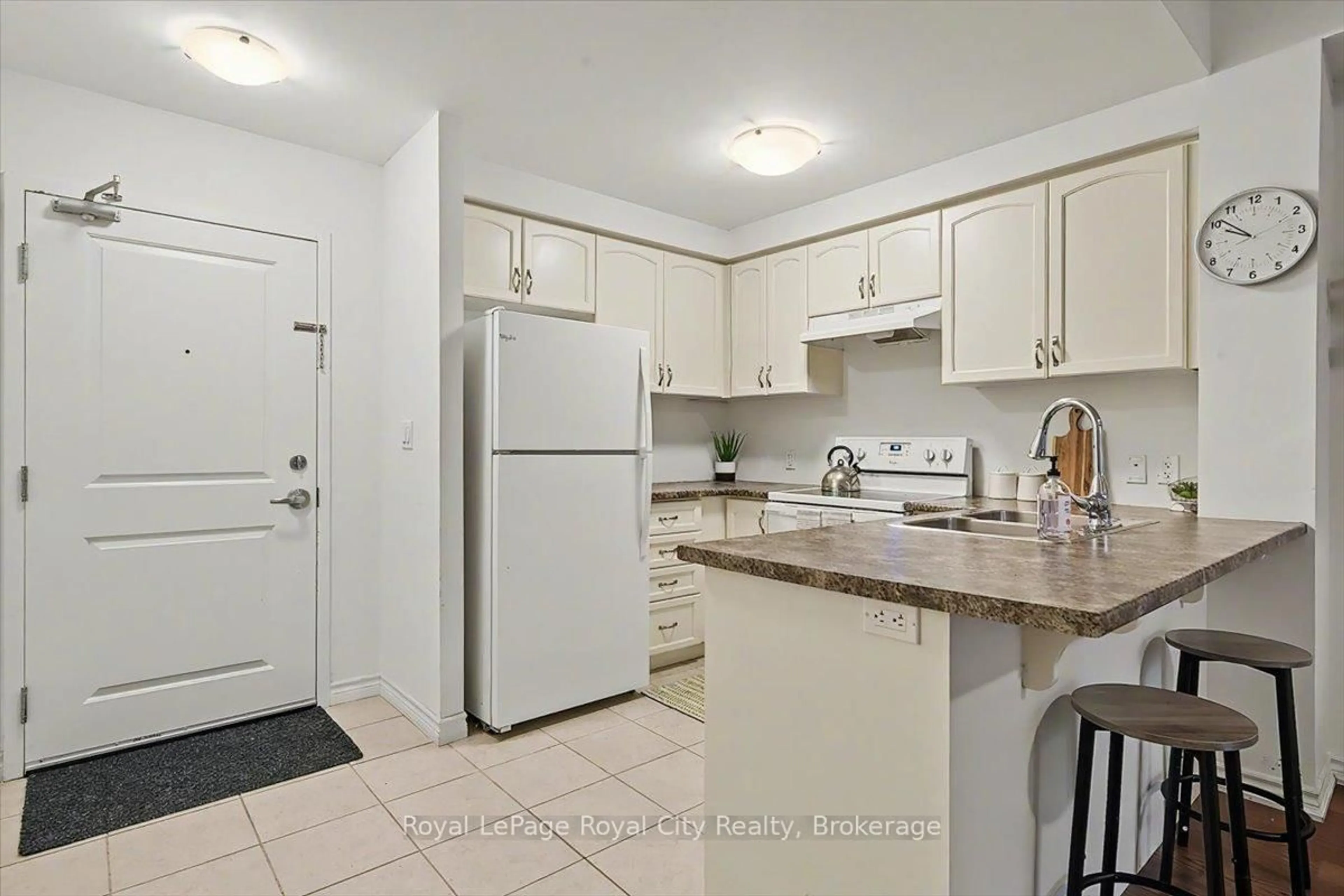 Standard kitchen, ceramic/tile floor for 1284 Gordon St #120, Guelph Ontario N1L 0M8