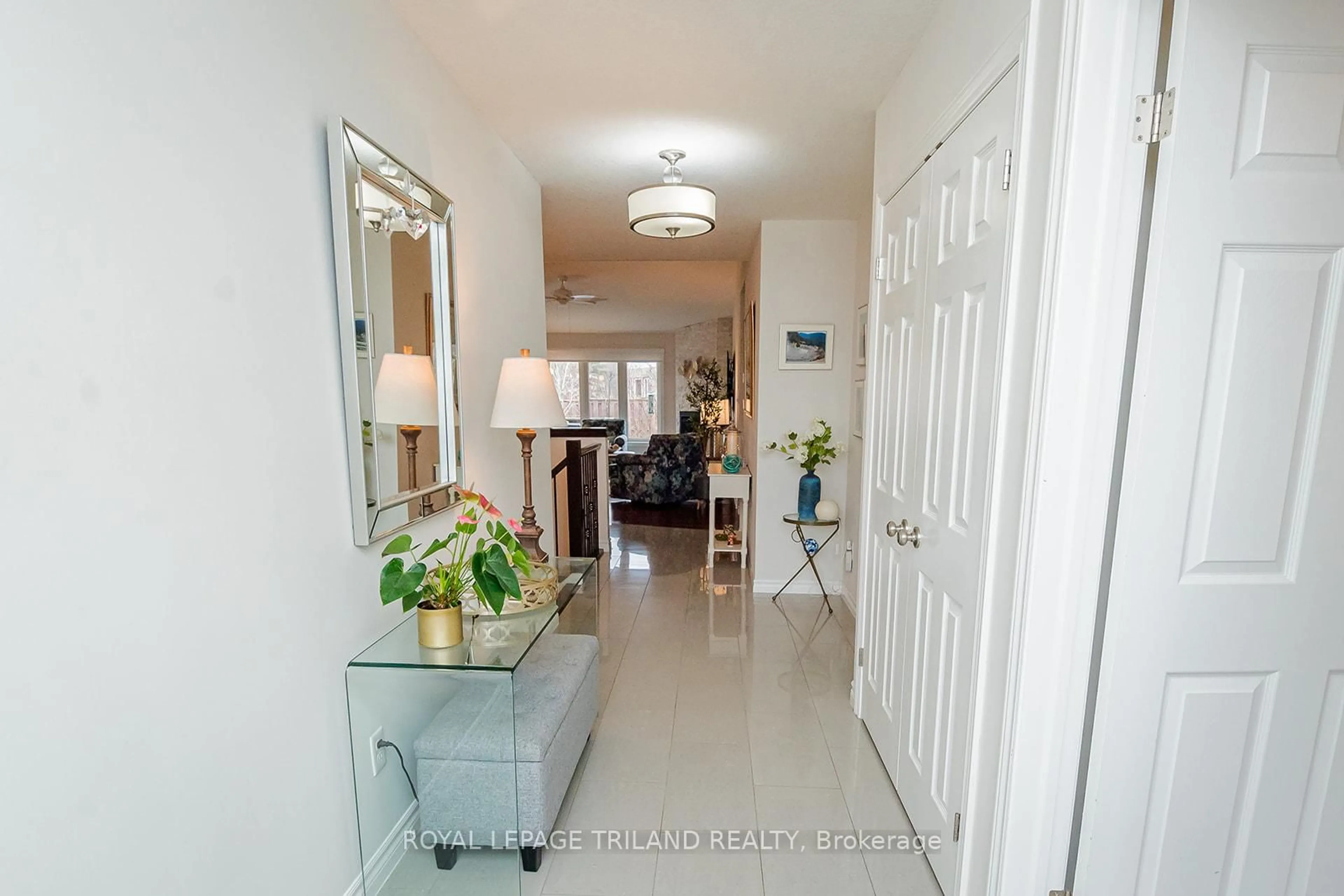 Indoor entryway for 765 KILLARNEY Rd #23, London North Ontario N5X 0C9
