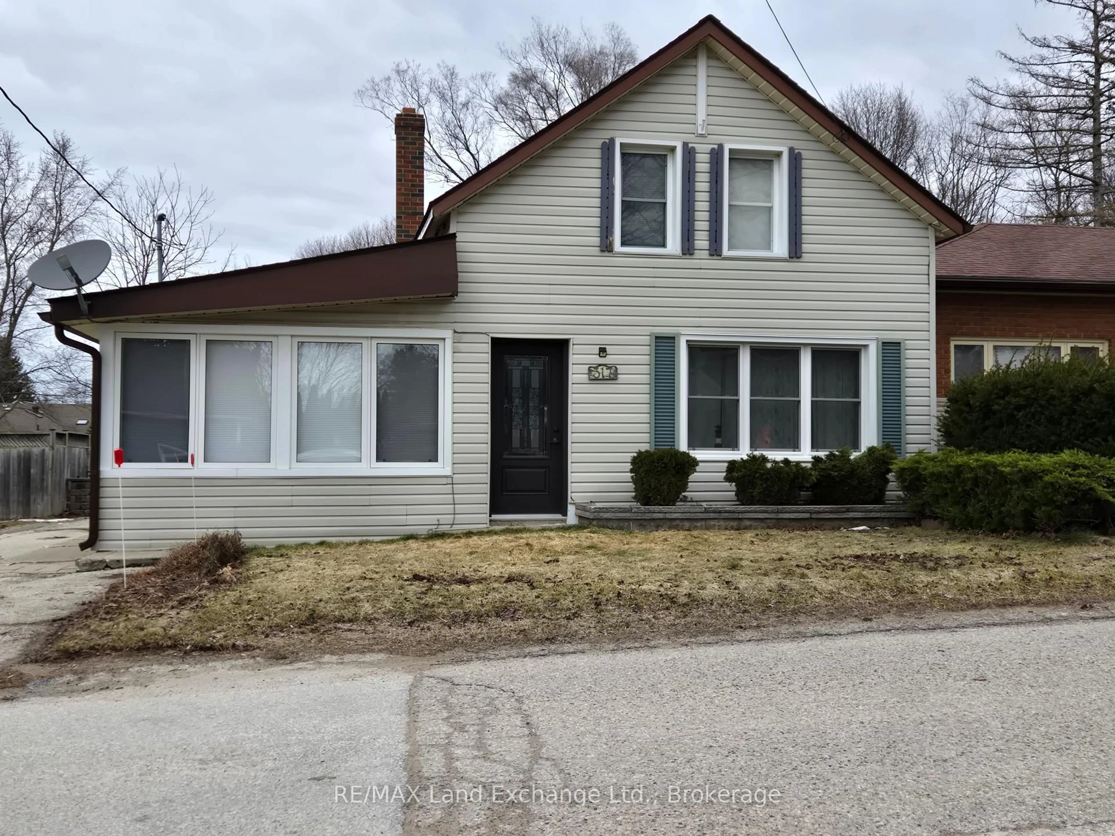 Home with vinyl exterior material, street for 317 Nelson St, Kincardine Ontario N2Z 1X7