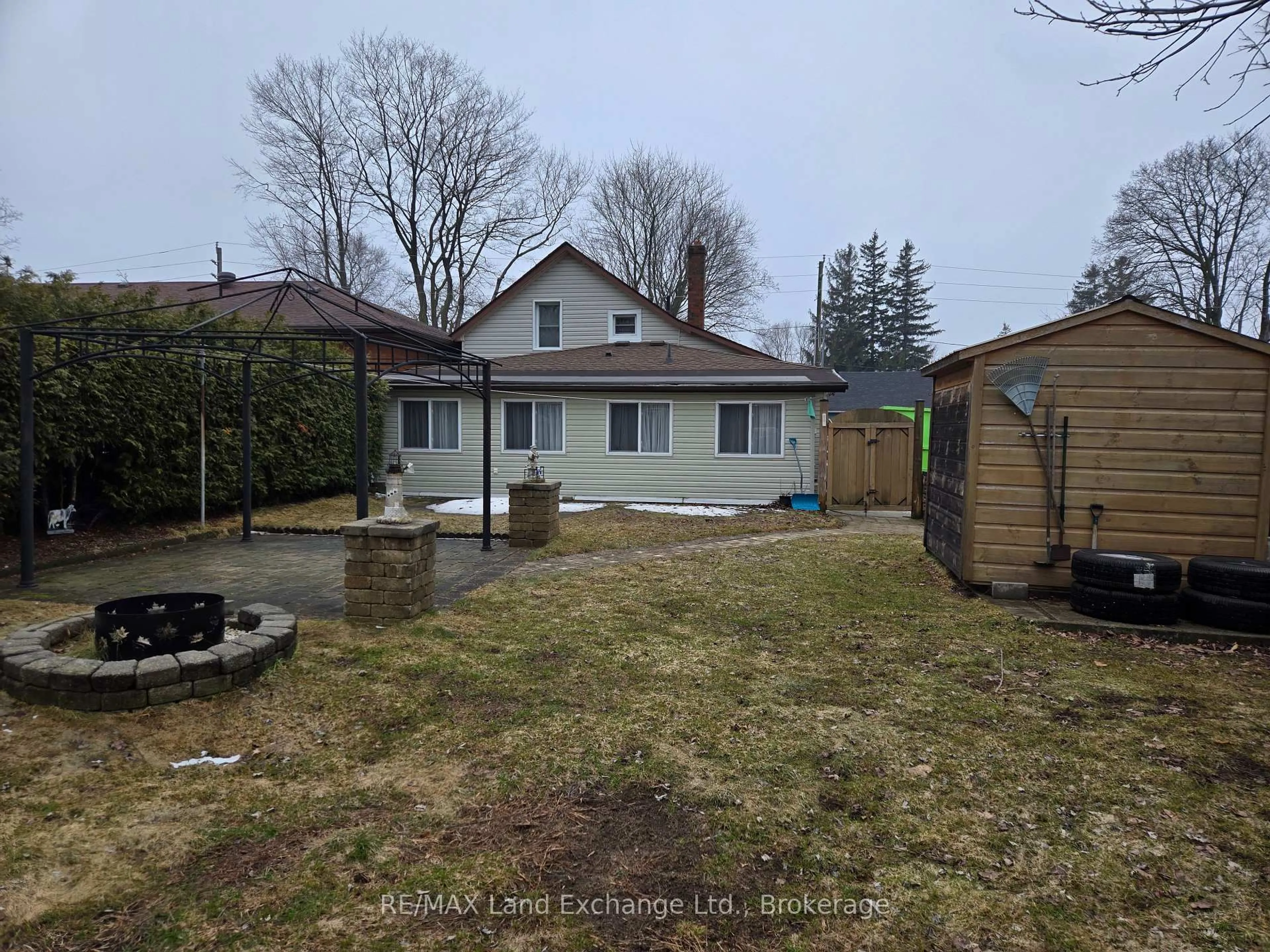 A pic from outside/outdoor area/front of a property/back of a property/a pic from drone, street for 317 Nelson St, Kincardine Ontario N2Z 1X7