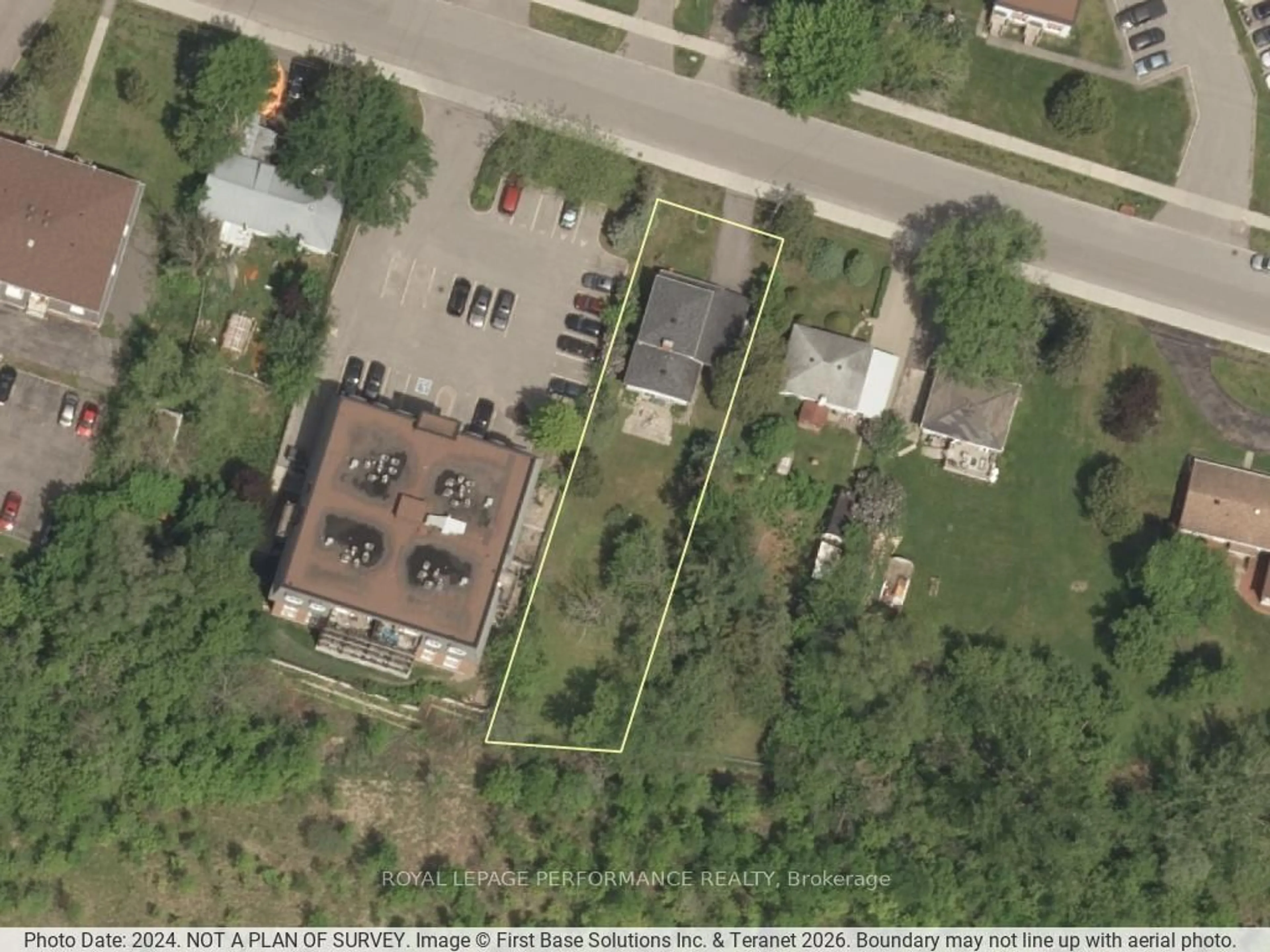 A pic from outside/outdoor area/front of a property/back of a property/a pic from drone, street for 2478 Cleroux Cres, Ottawa Ontario K1W 1A3