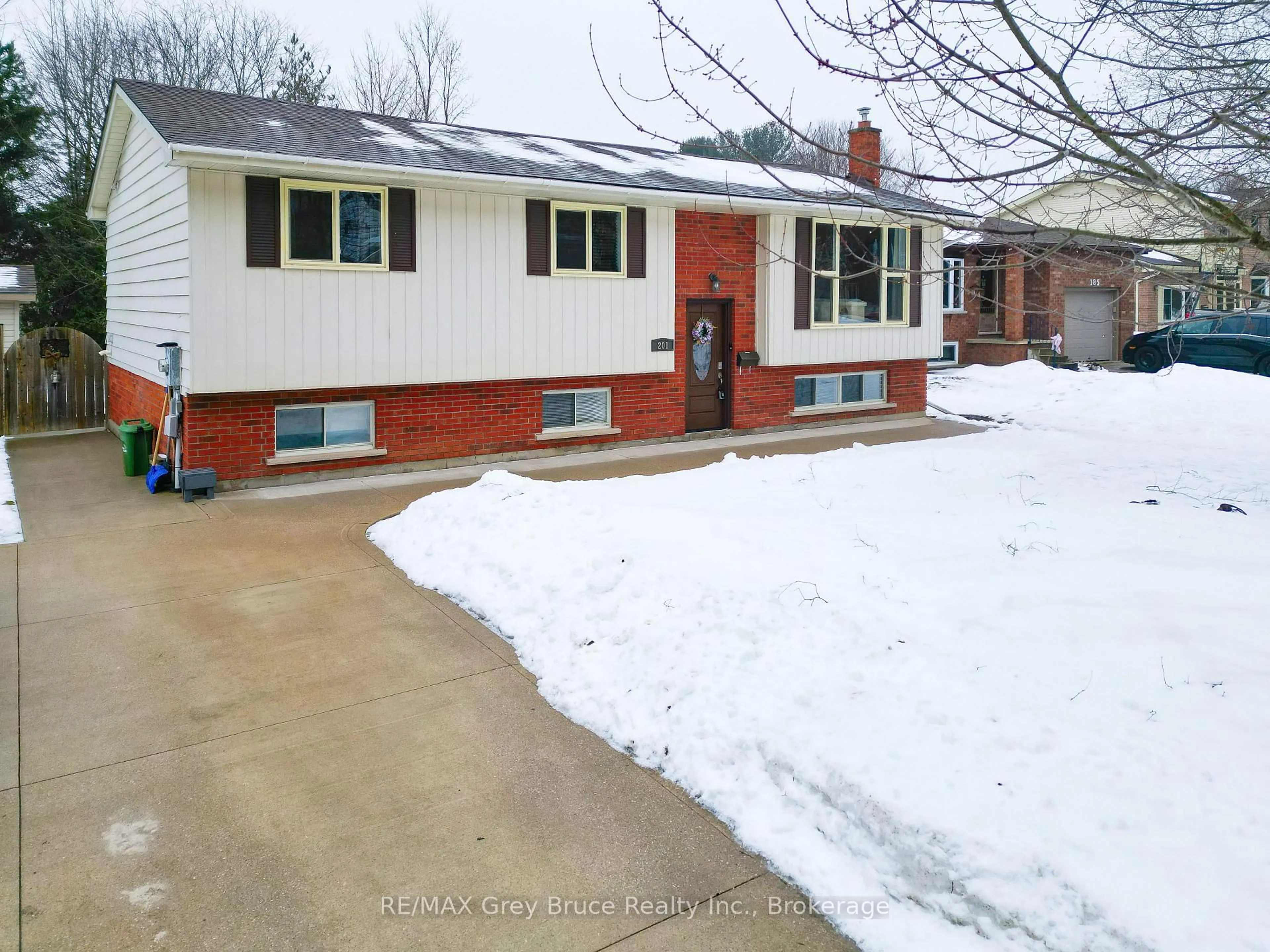 Unknown for 201 6th Ave, Owen Sound Ontario N4K 6J2