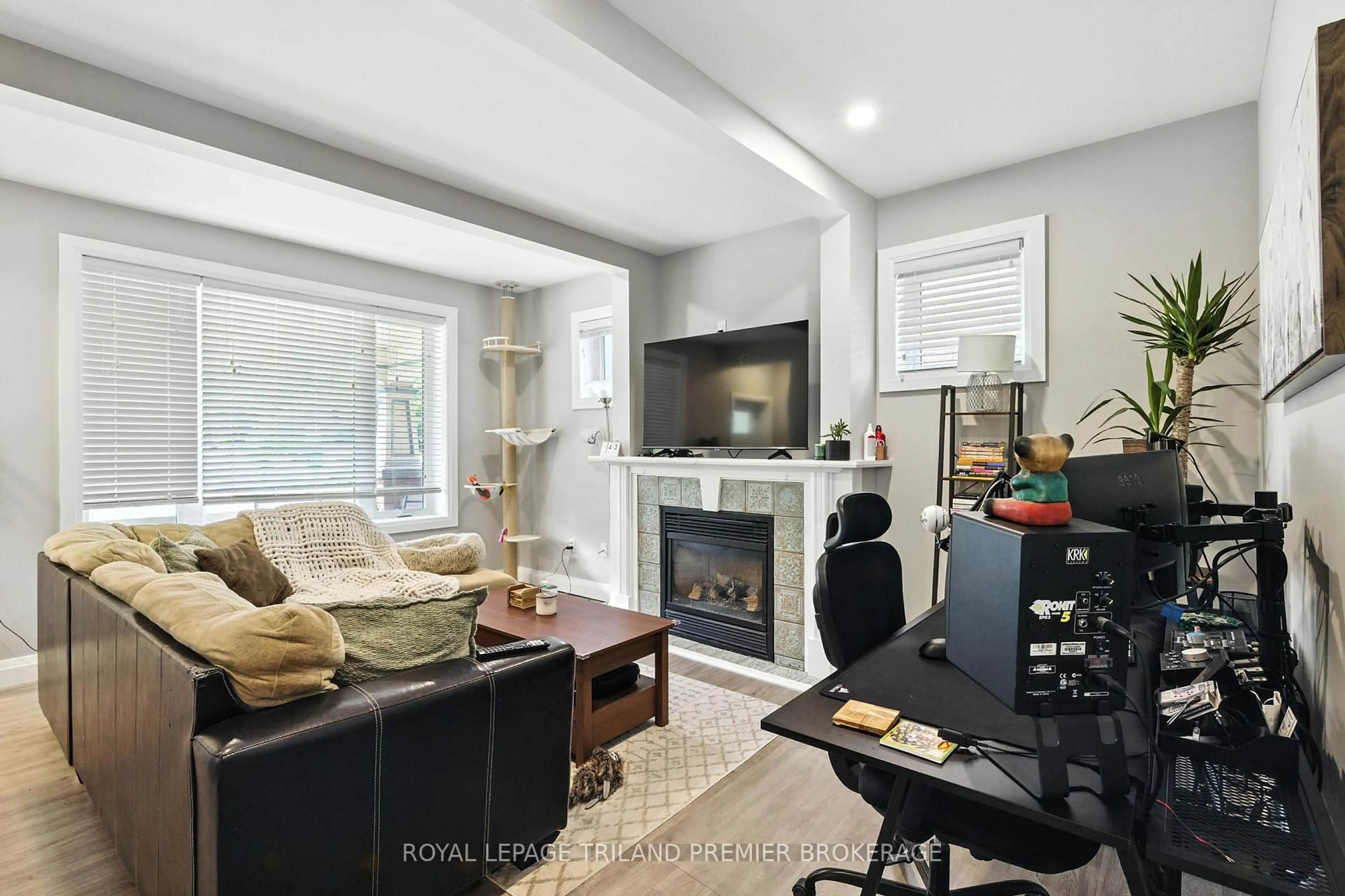 Living room with furniture, unknown for 636 Queens Ave, London East Ontario N5W 3H1