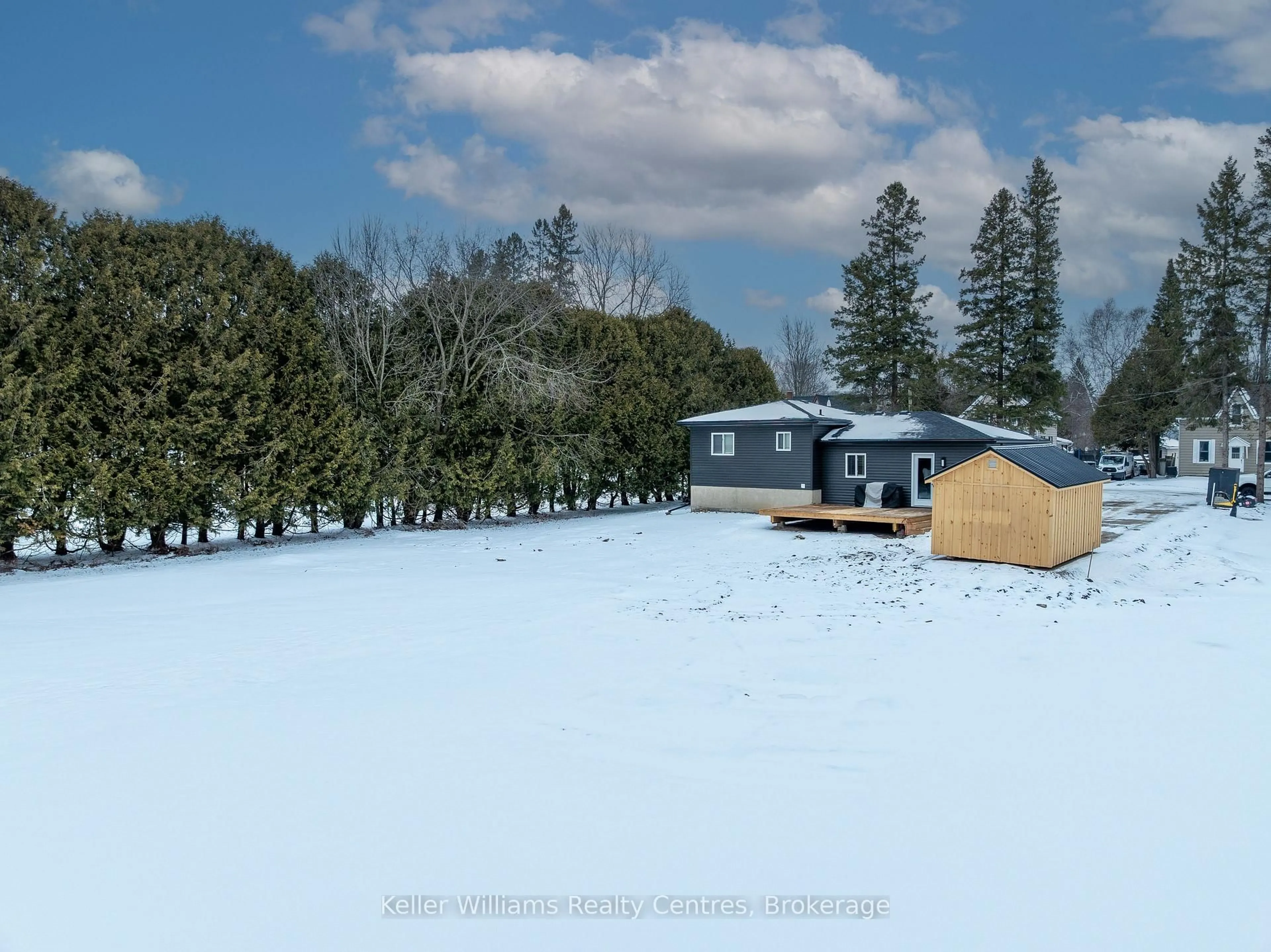 Shed for 371 First St, Georgian Bluffs Ontario N0H 2K0