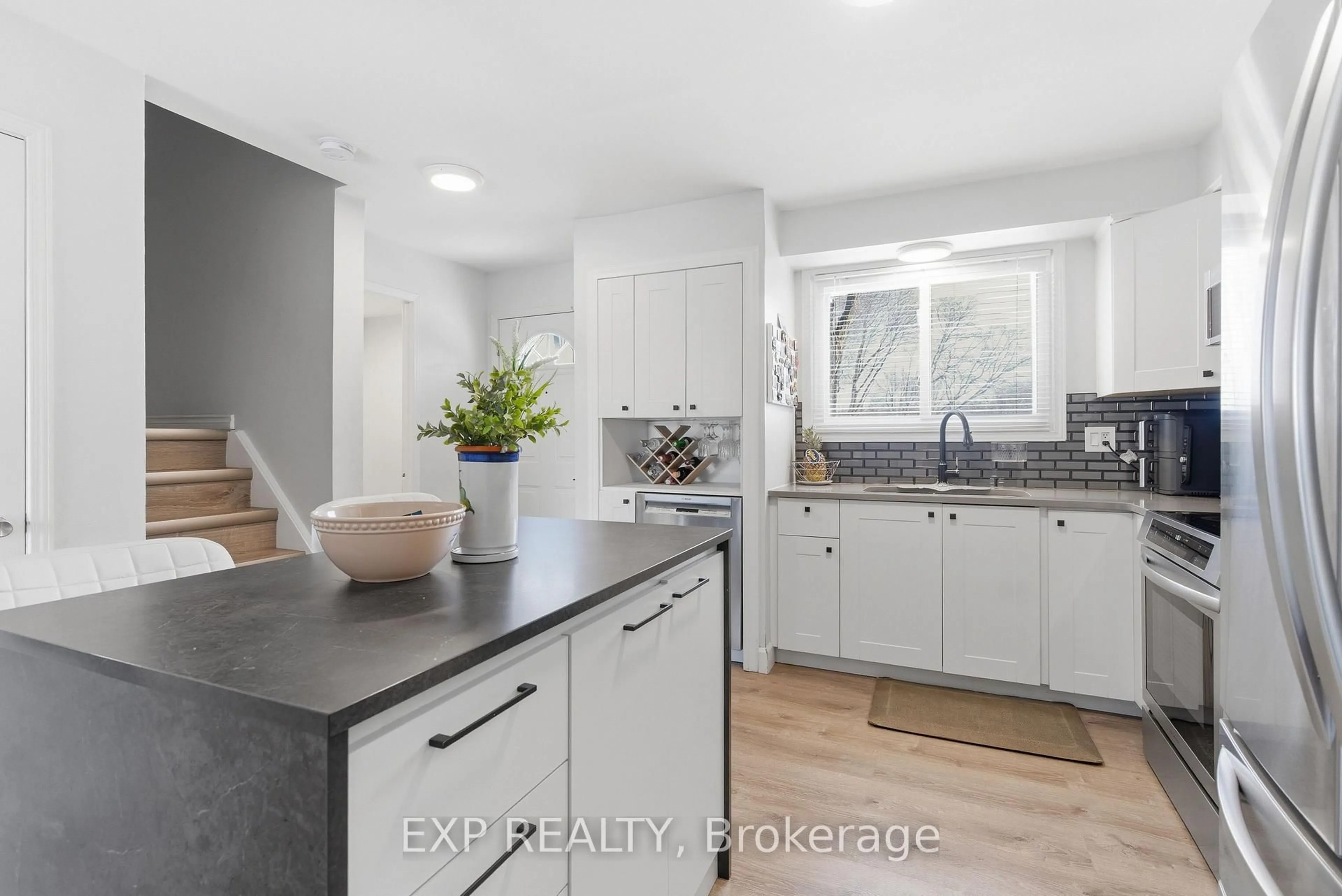 Open concept kitchen, ceramic/tile floor for 3322 ADDISON Ave #10, Niagara Falls Ontario L2J 3L1