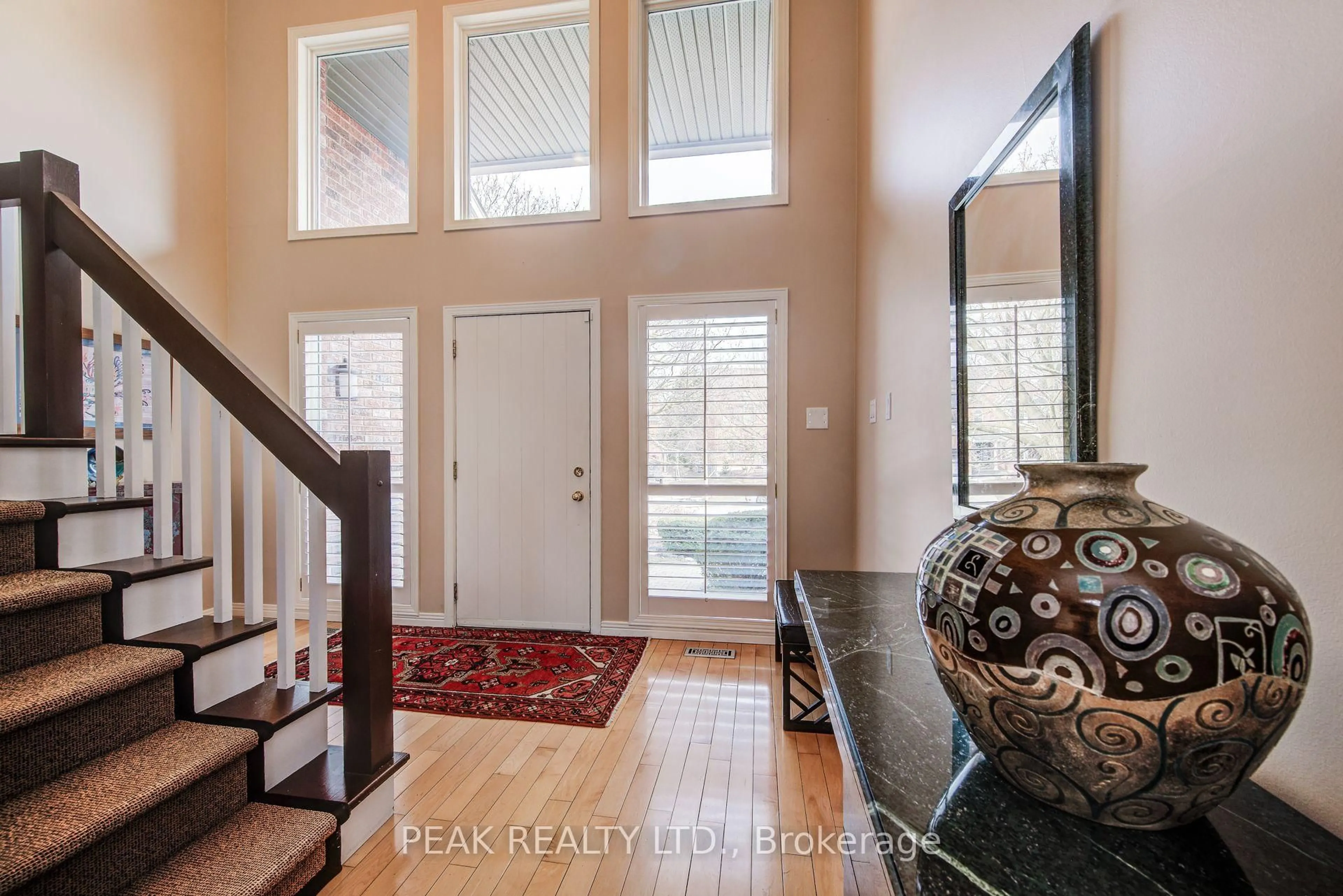 Indoor entryway for 327 Wyecroft Blvd, Waterloo Ontario N2T 2H3