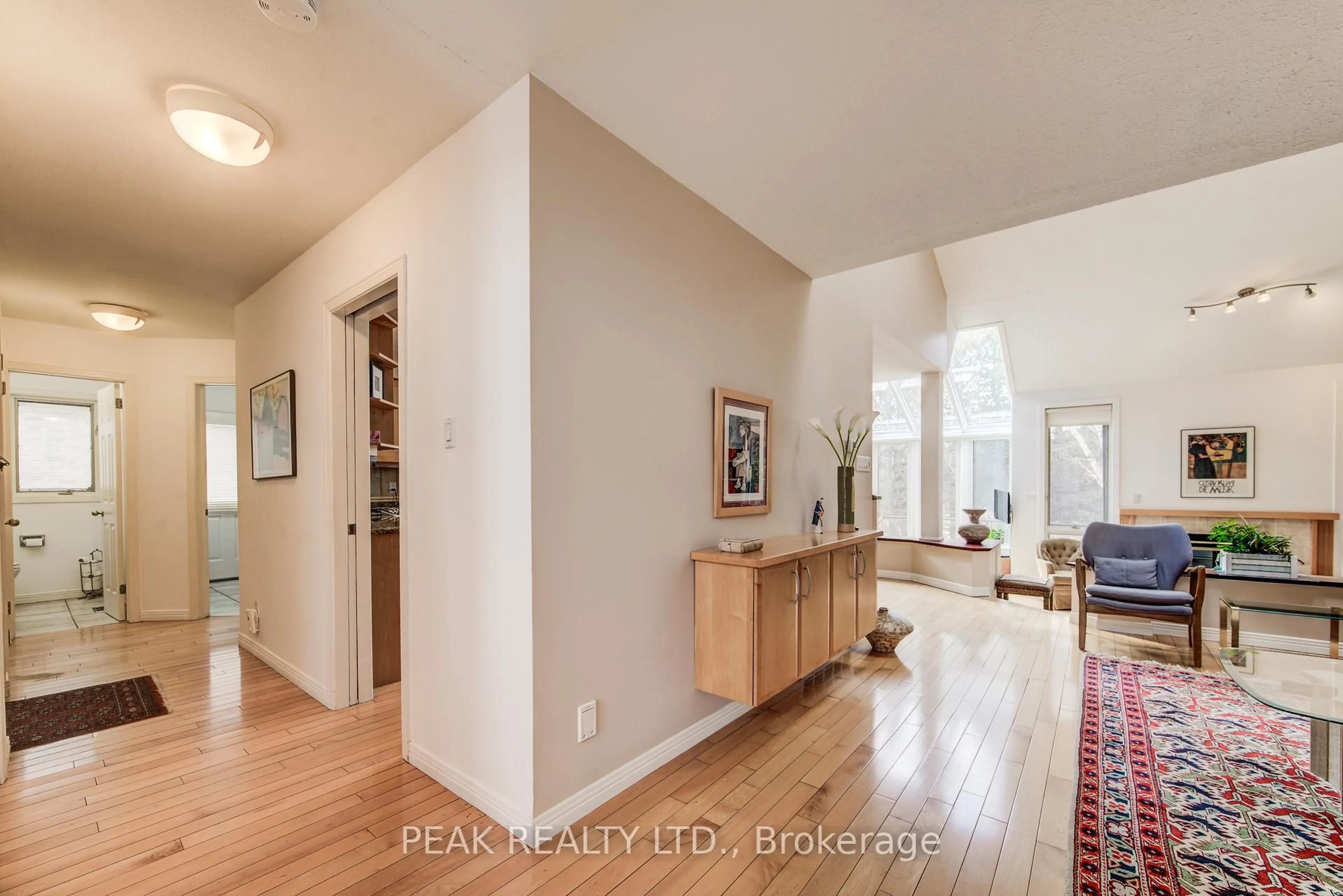 Indoor entryway for 327 Wyecroft Blvd, Waterloo Ontario N2T 2H3