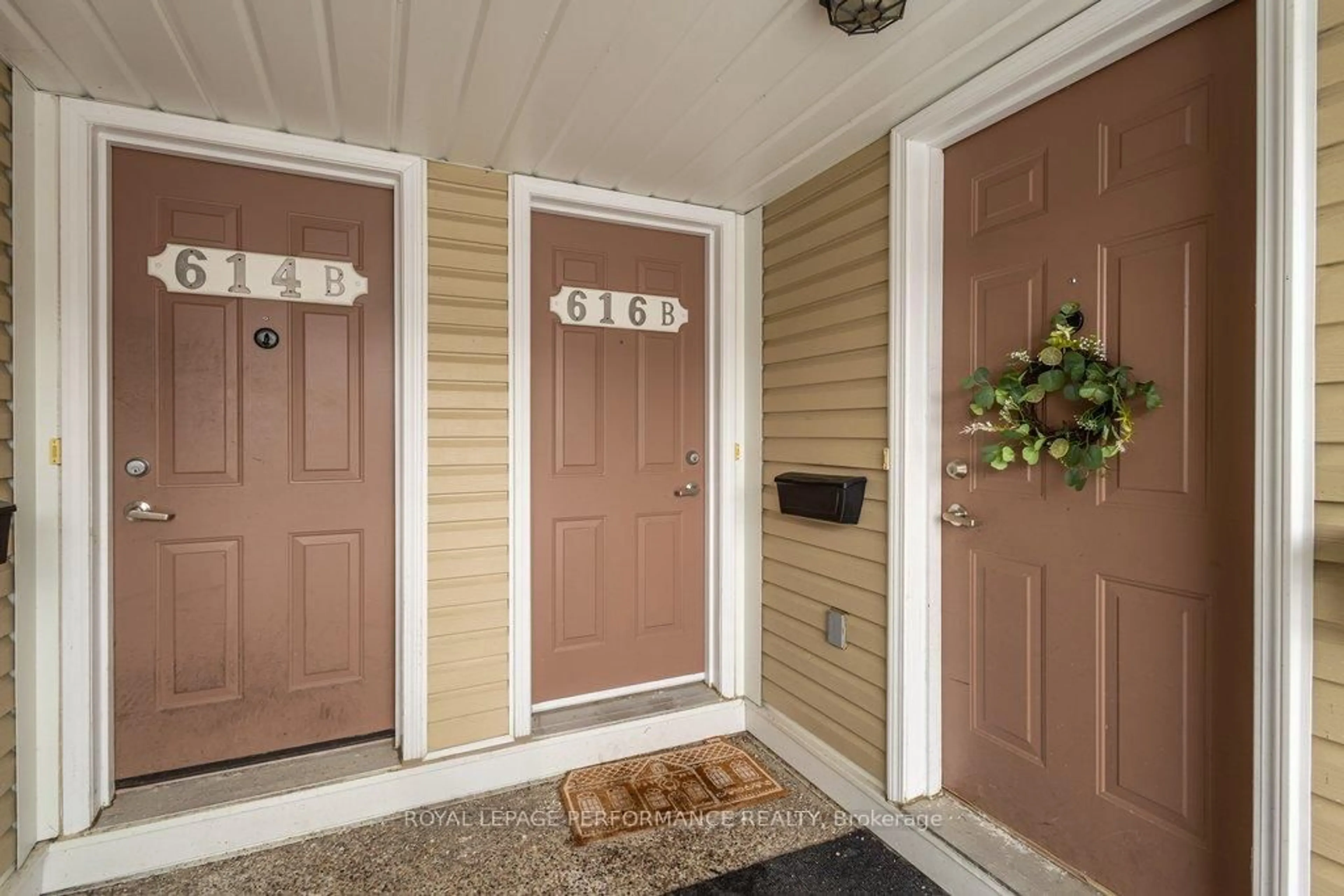 Indoor entryway for 616 Chapman Mills Dr #B, Ottawa Ontario K2J 3V2