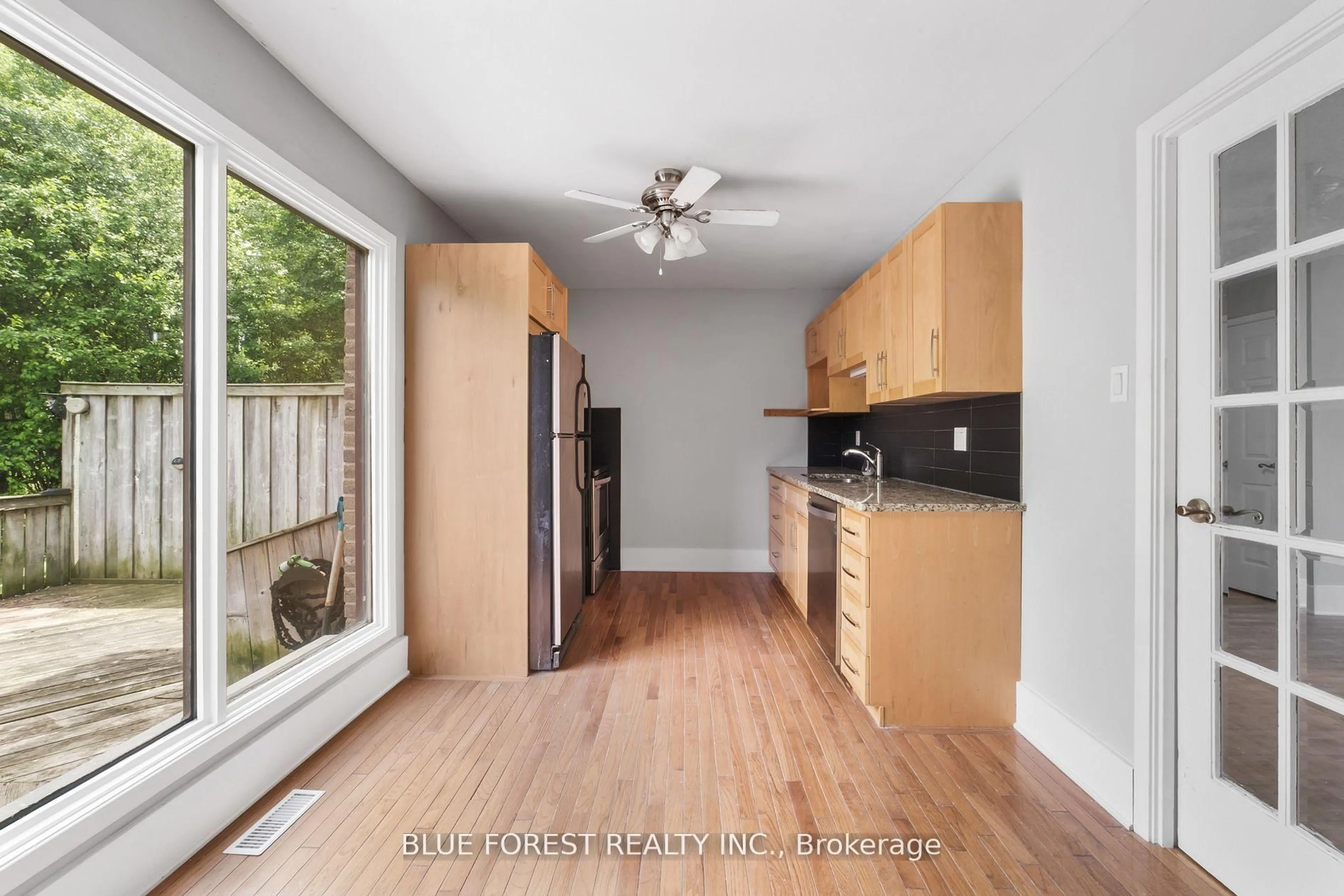 Standard kitchen, wood/laminate floor for 696 Wonderland Rd #15, London South Ontario N6H 4Y8