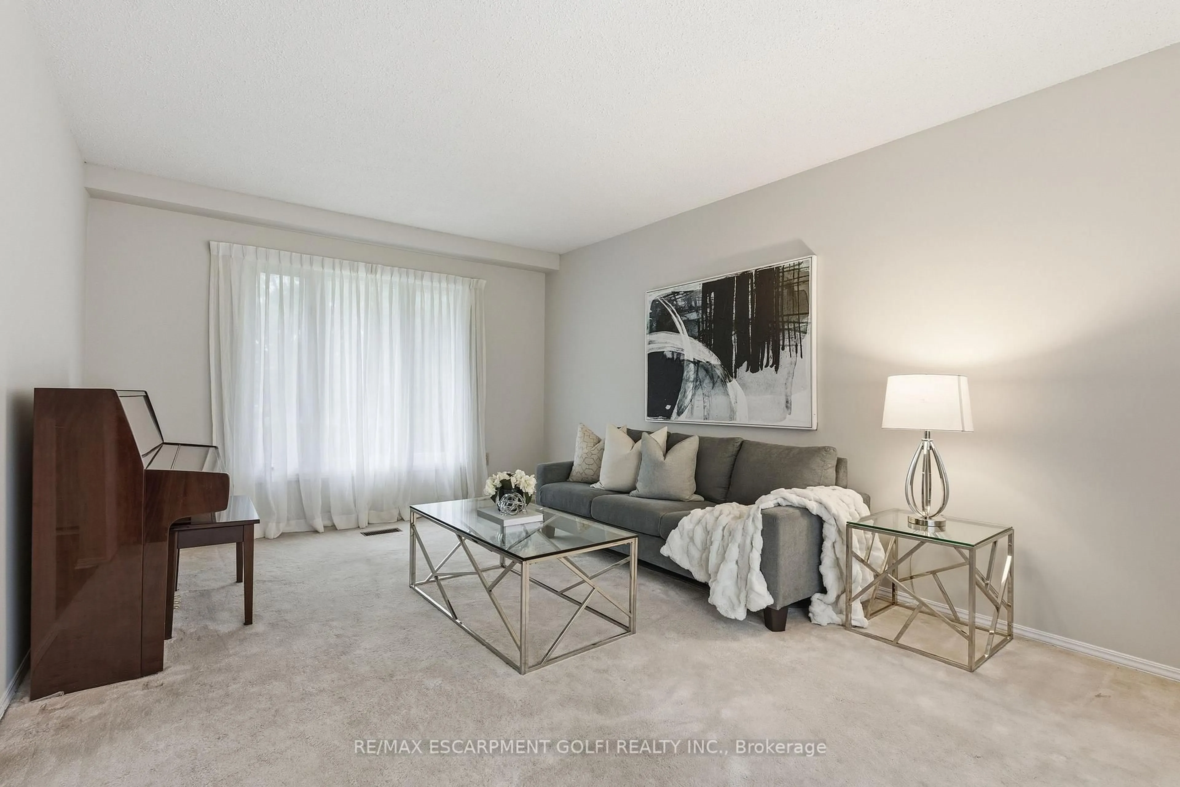 Living room with furniture, carpet floor for 28 Bacall Cres, Hamilton Ontario L8T 4W9