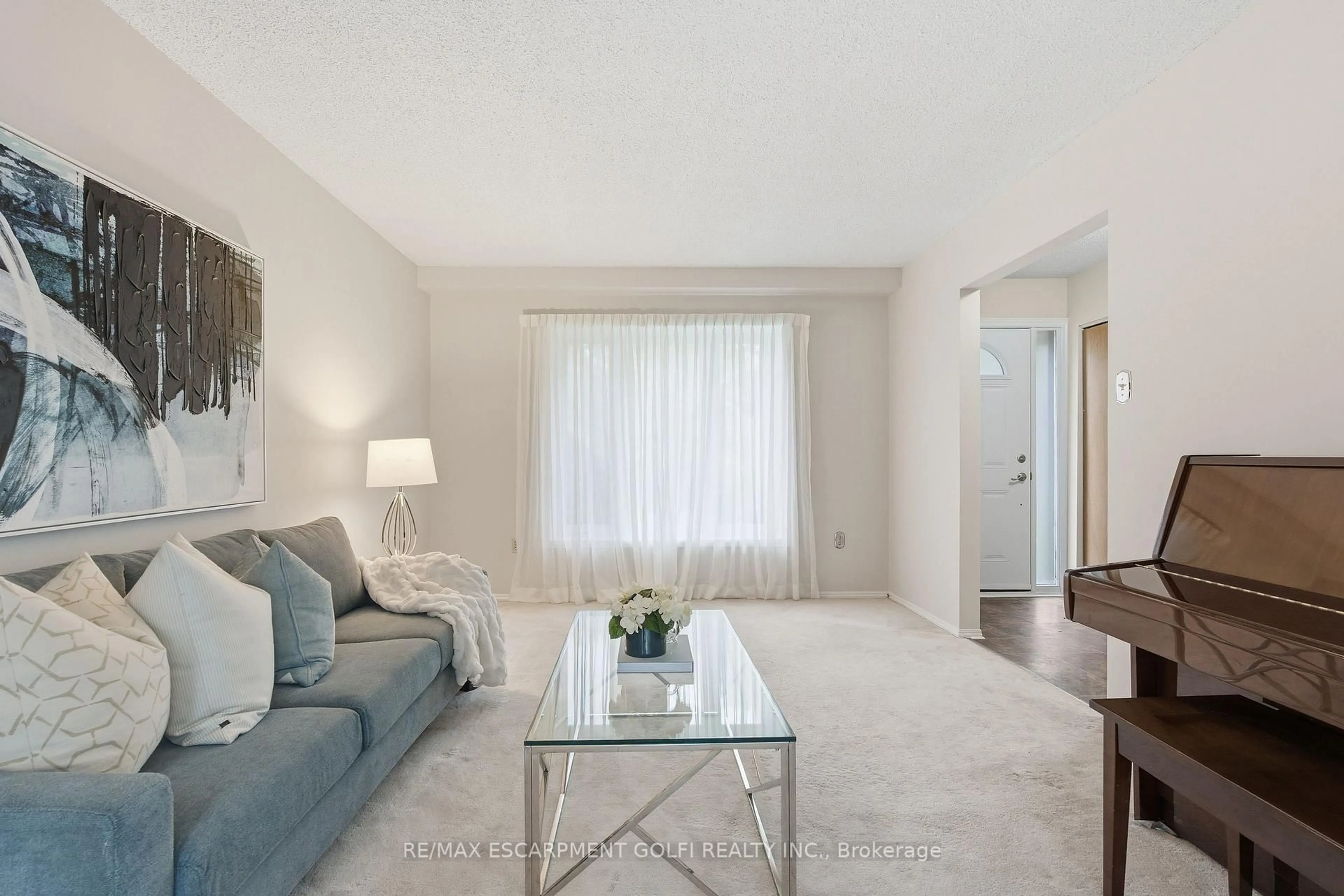 Living room with furniture, unknown for 28 Bacall Cres, Hamilton Ontario L8T 4W9