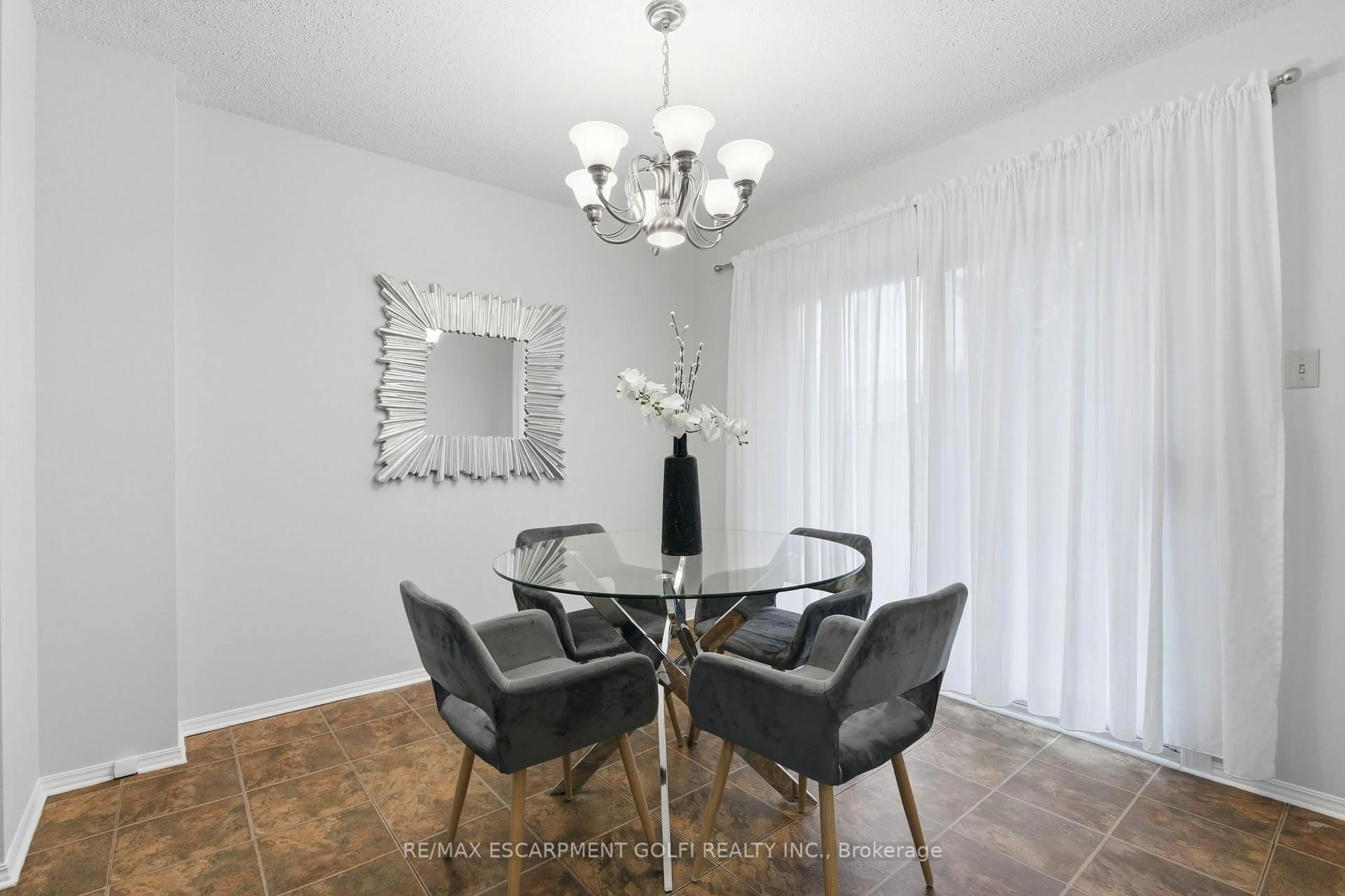 Dining room, unknown for 28 Bacall Cres, Hamilton Ontario L8T 4W9