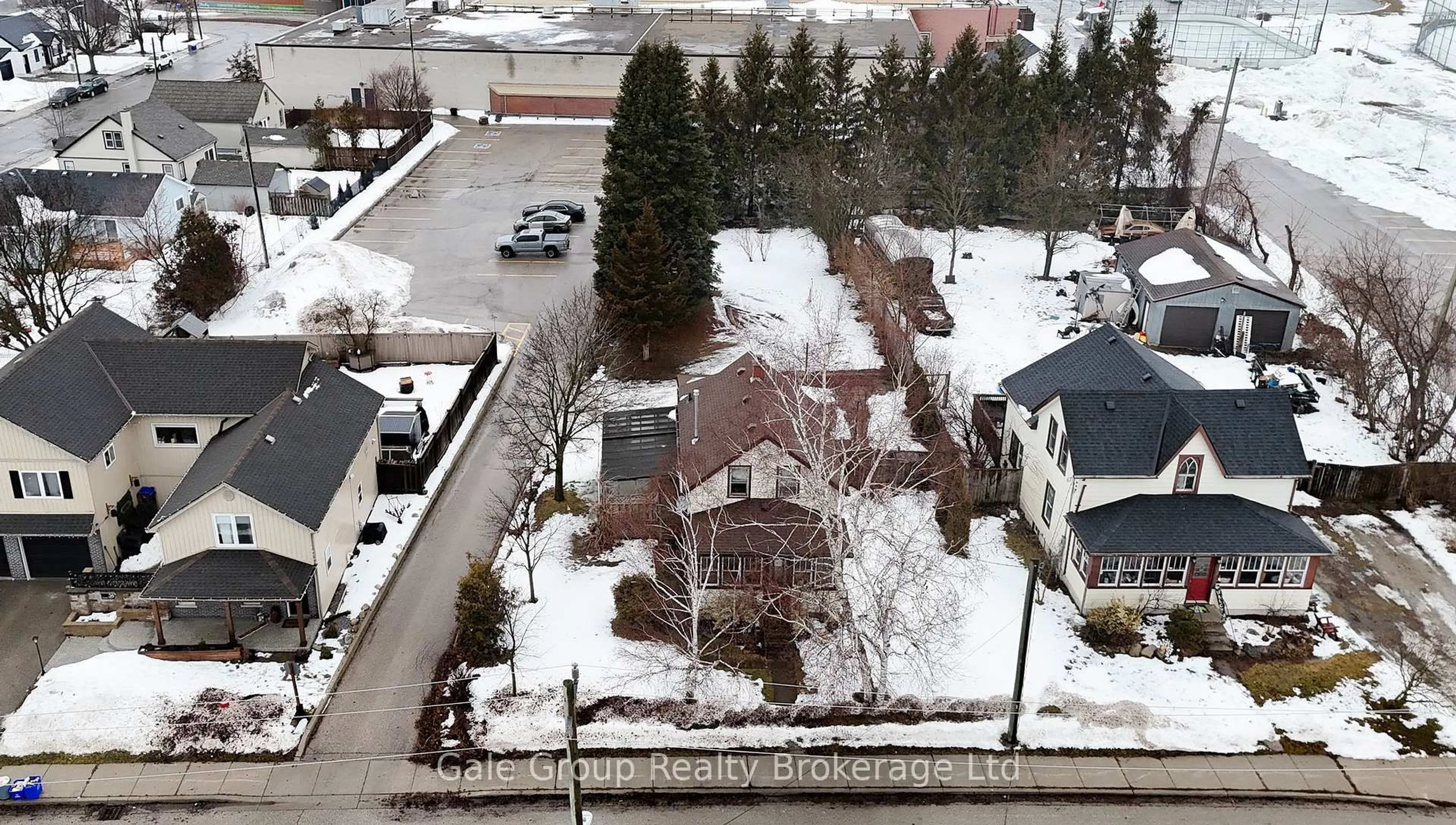 A pic from outside/outdoor area/front of a property/back of a property/a pic from drone, unknown for 42 Sanders St, Tillsonburg Ontario N4G 1H6