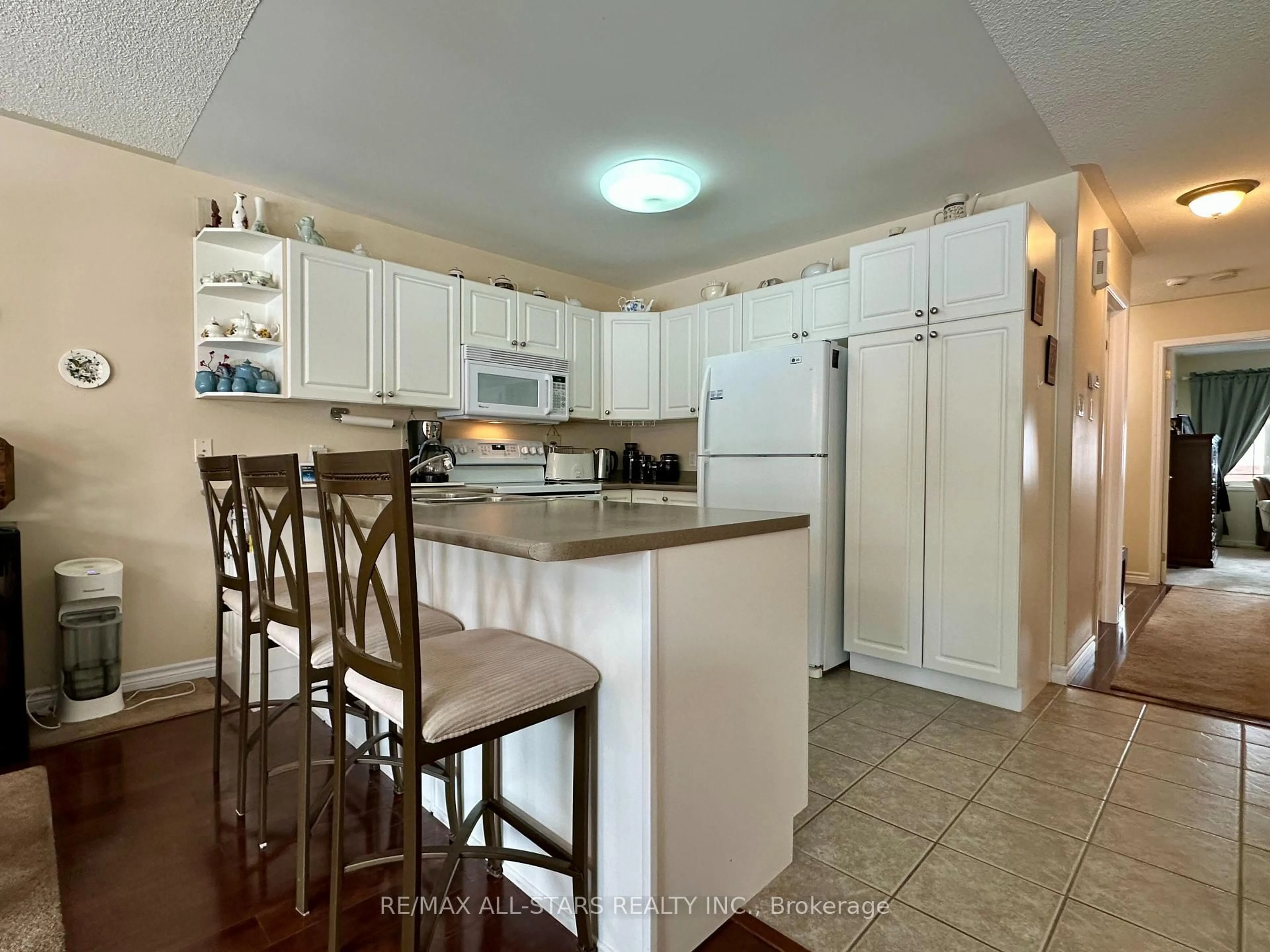 Open concept kitchen, ceramic/tile floor for 478 Abound Cres, Peterborough Ontario K0L 2H0