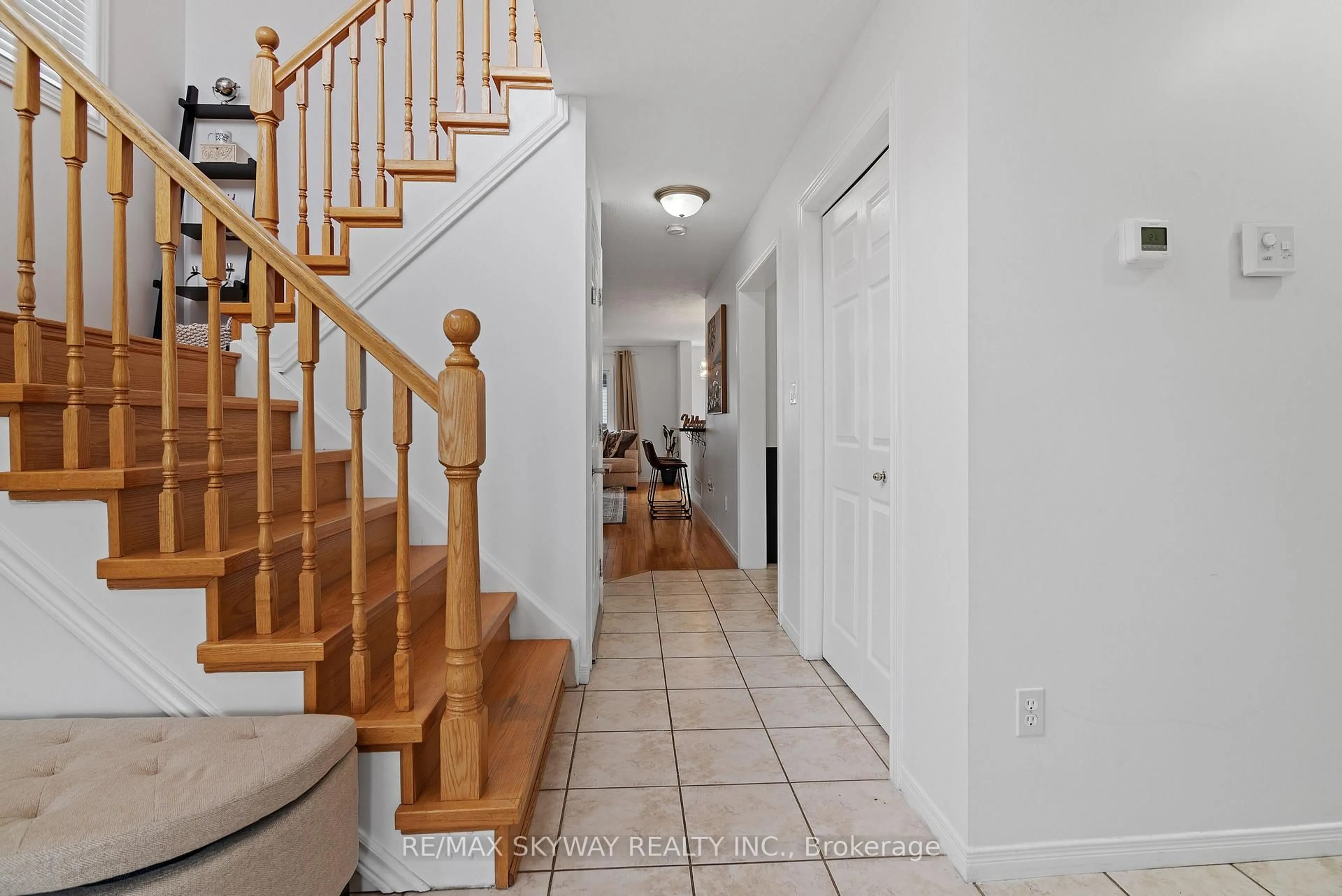 Indoor foyer for 116 Severn Dr, Guelph Ontario N1E 7K6