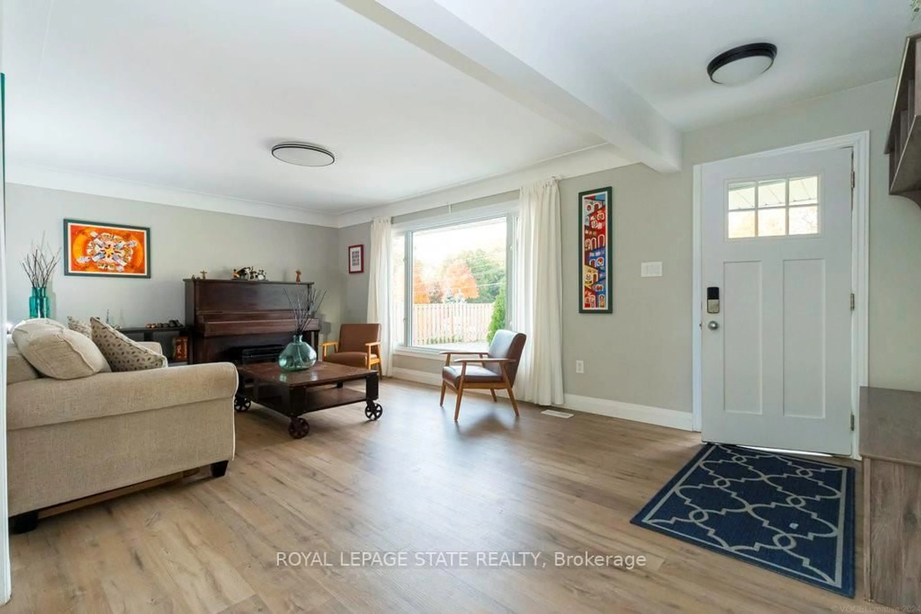 Living room with furniture, unknown for 183 Sunnyridge Rd, Hamilton Ontario L0R 1R0