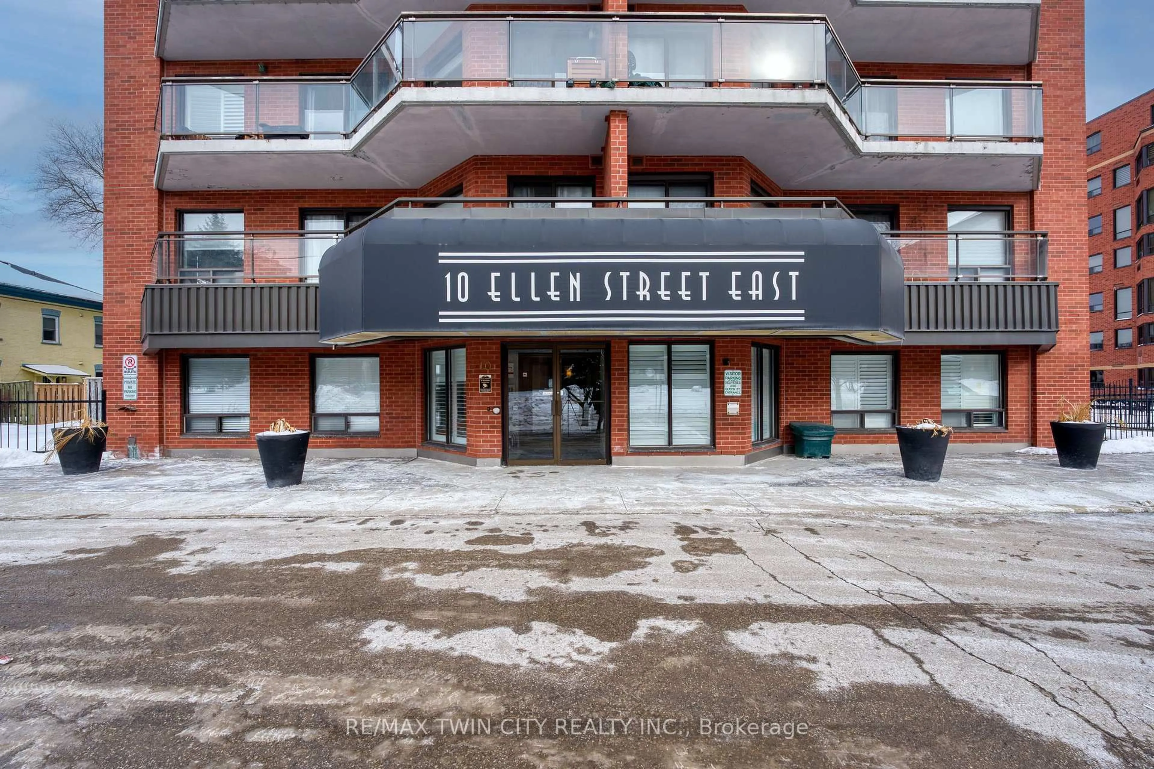 Indoor foyer for 10 Ellen St #901, Kitchener Ontario N2H 6R8