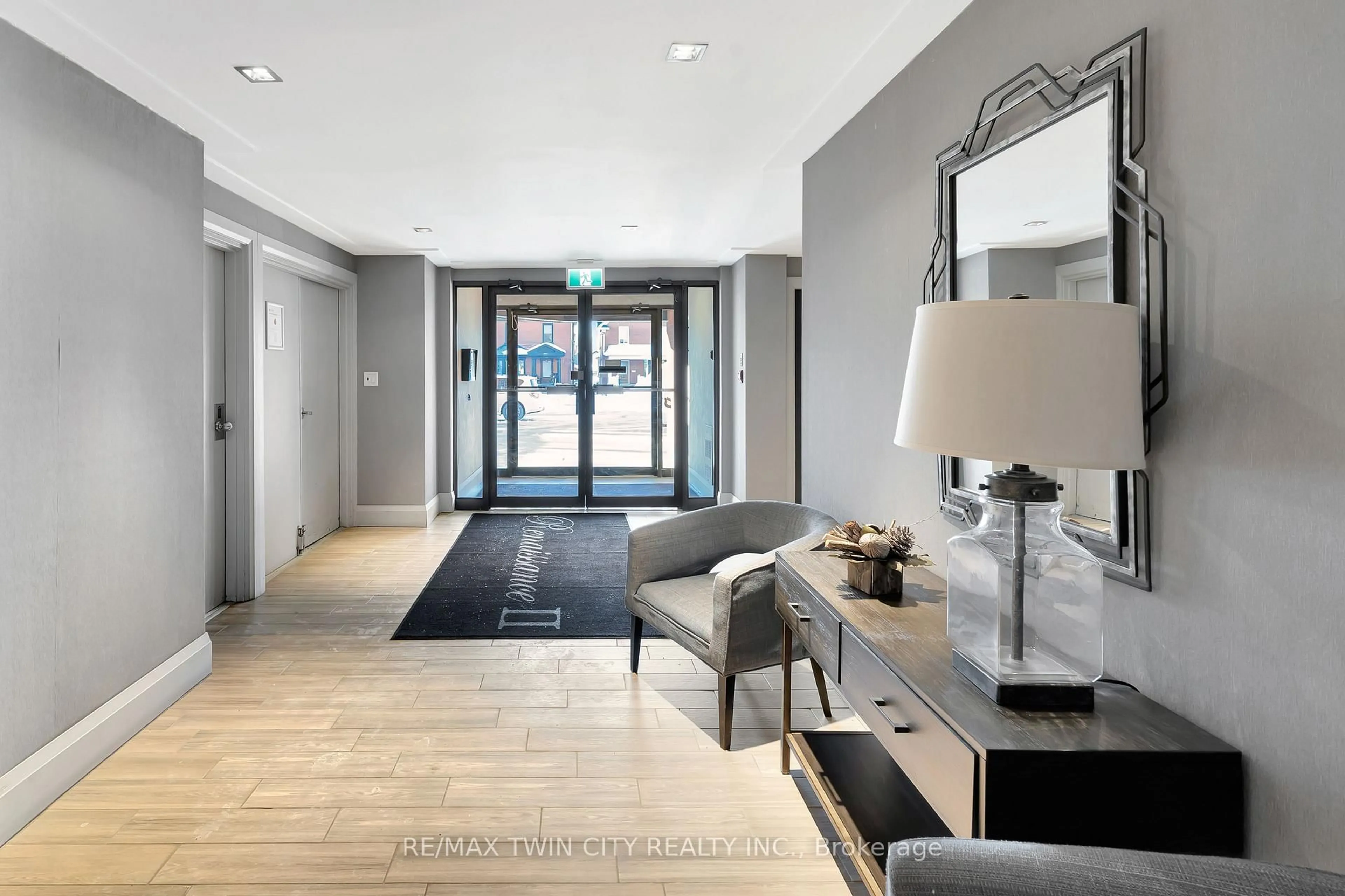 Indoor foyer for 10 Ellen St #901, Kitchener Ontario N2H 6R8