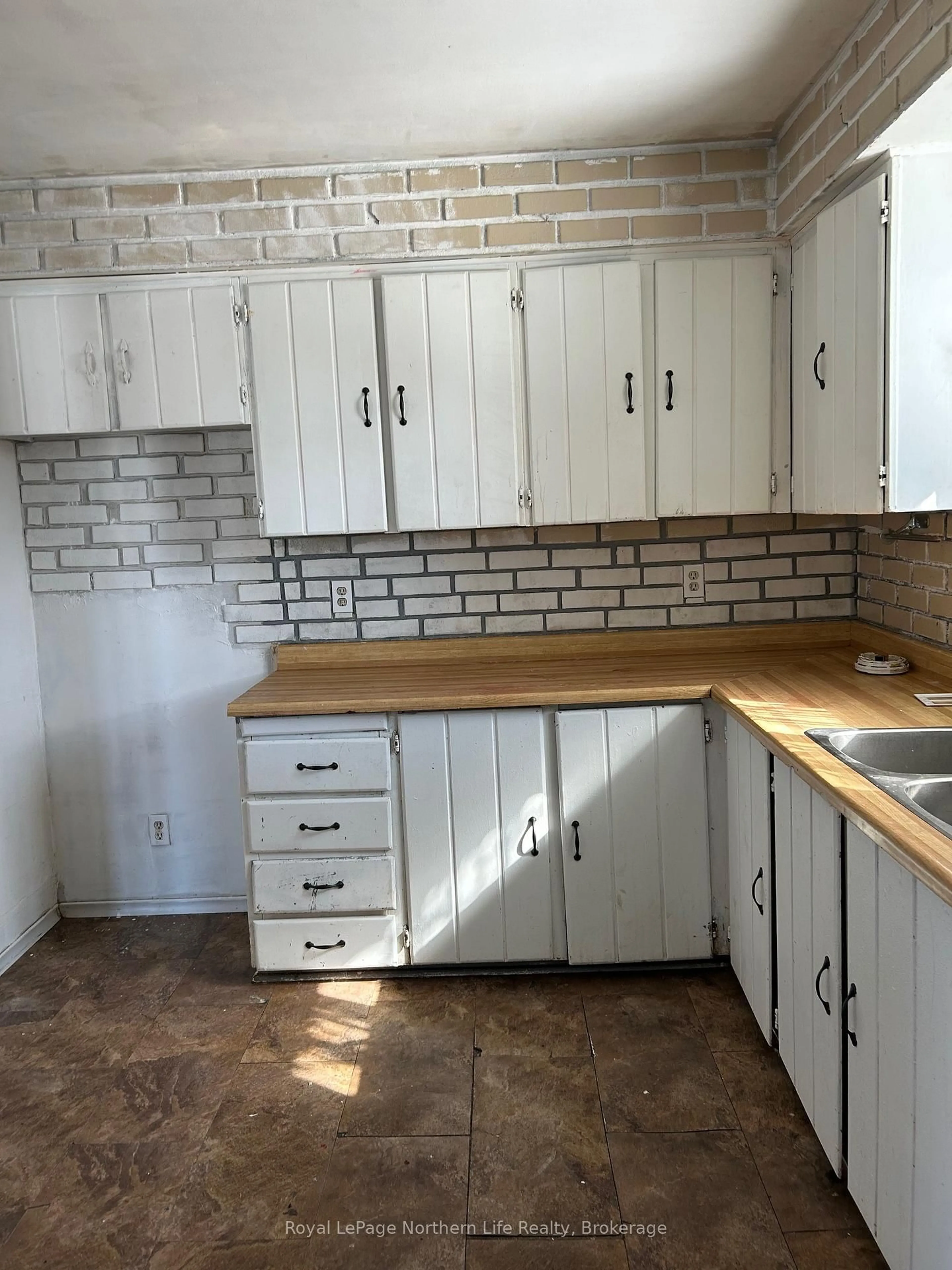 Standard kitchen, unknown for 172 Sherryl Cres, North Bay Ontario P1B 8R9