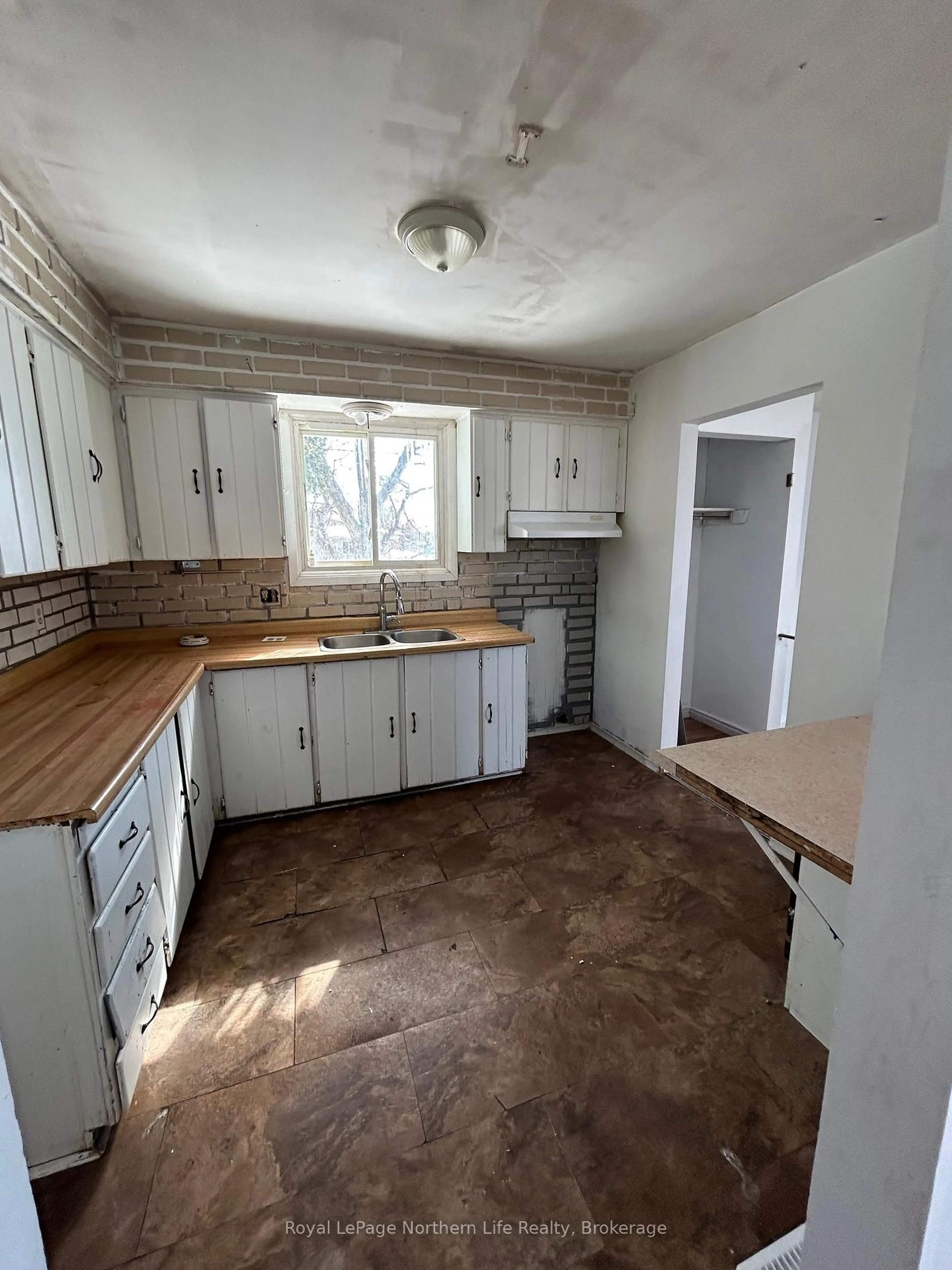 Unknown for 172 Sherryl Cres, North Bay Ontario P1B 8R9