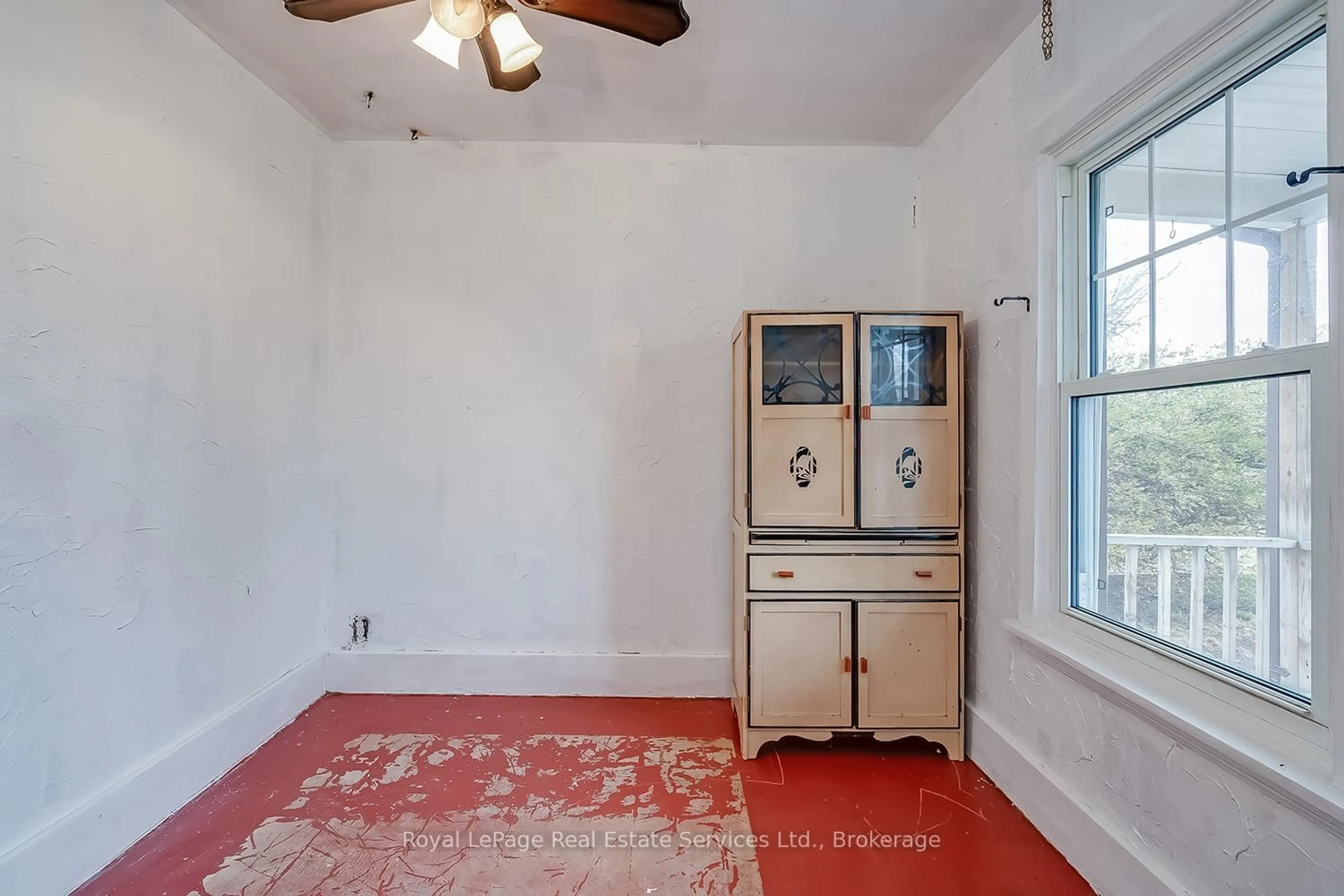 A pic of a room for 166 East 6th St, Hamilton Ontario L9A 3C3