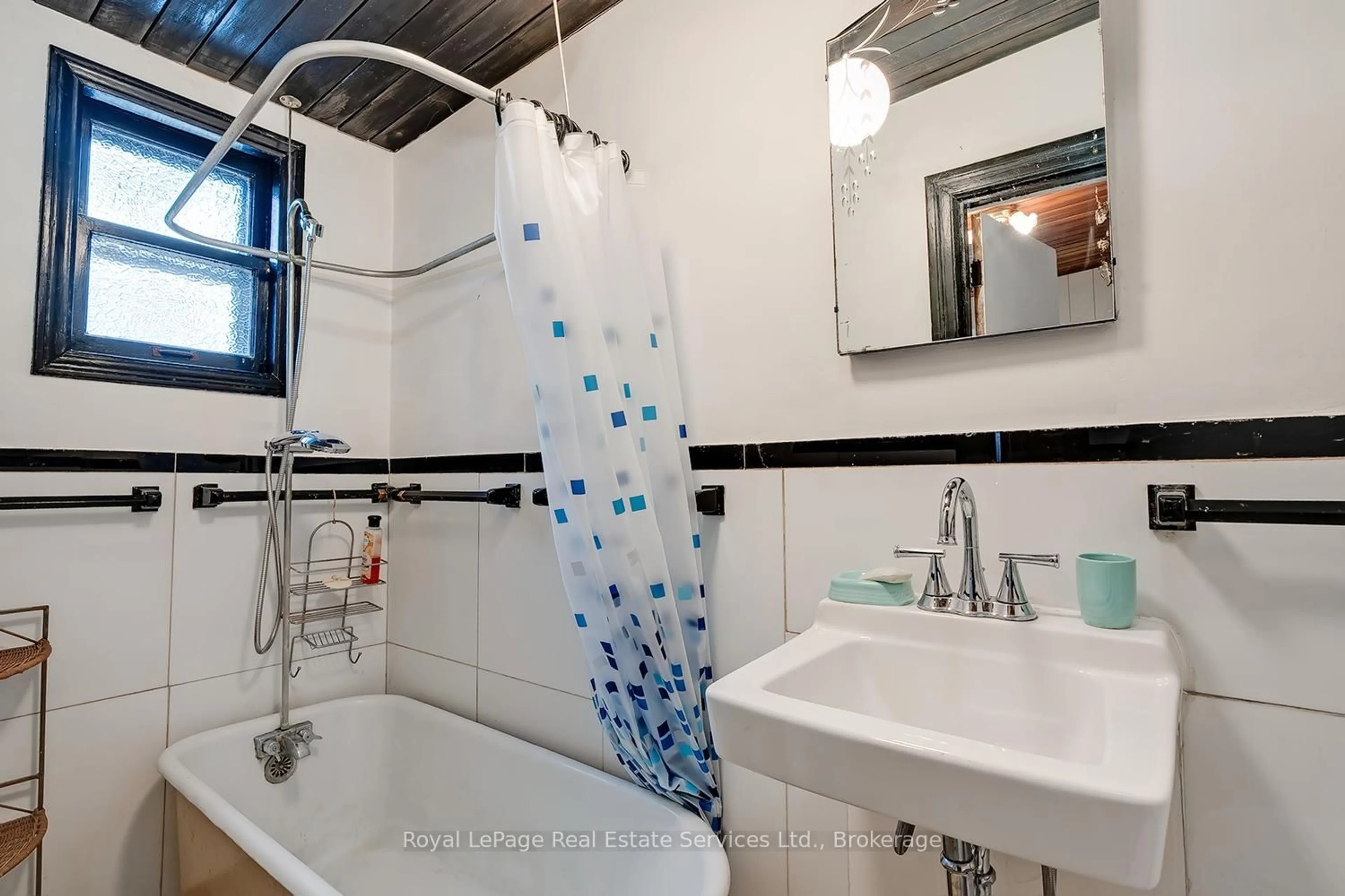 Standard bathroom, ceramic/tile floor for 166 East 6th St, Hamilton Ontario L9A 3C3