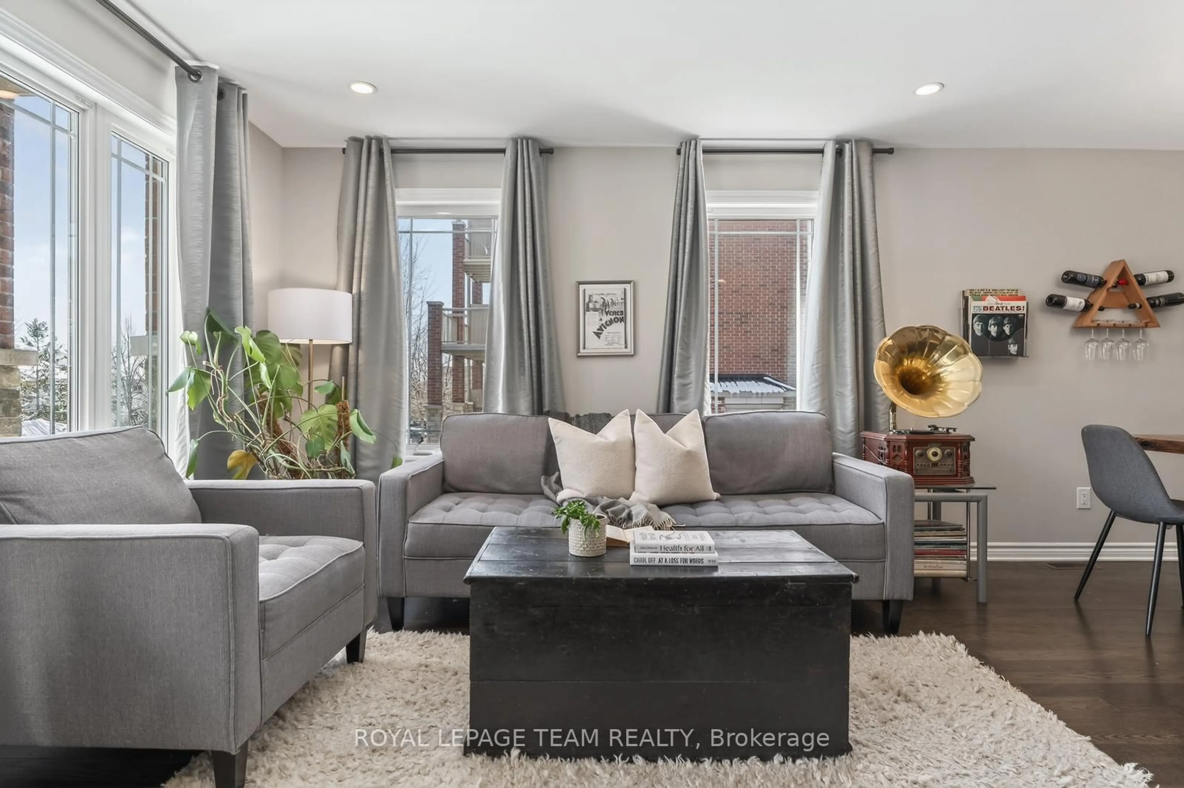 Living room with furniture, unknown for 602 Danaca Private, Ottawa Ontario K1K 2V7